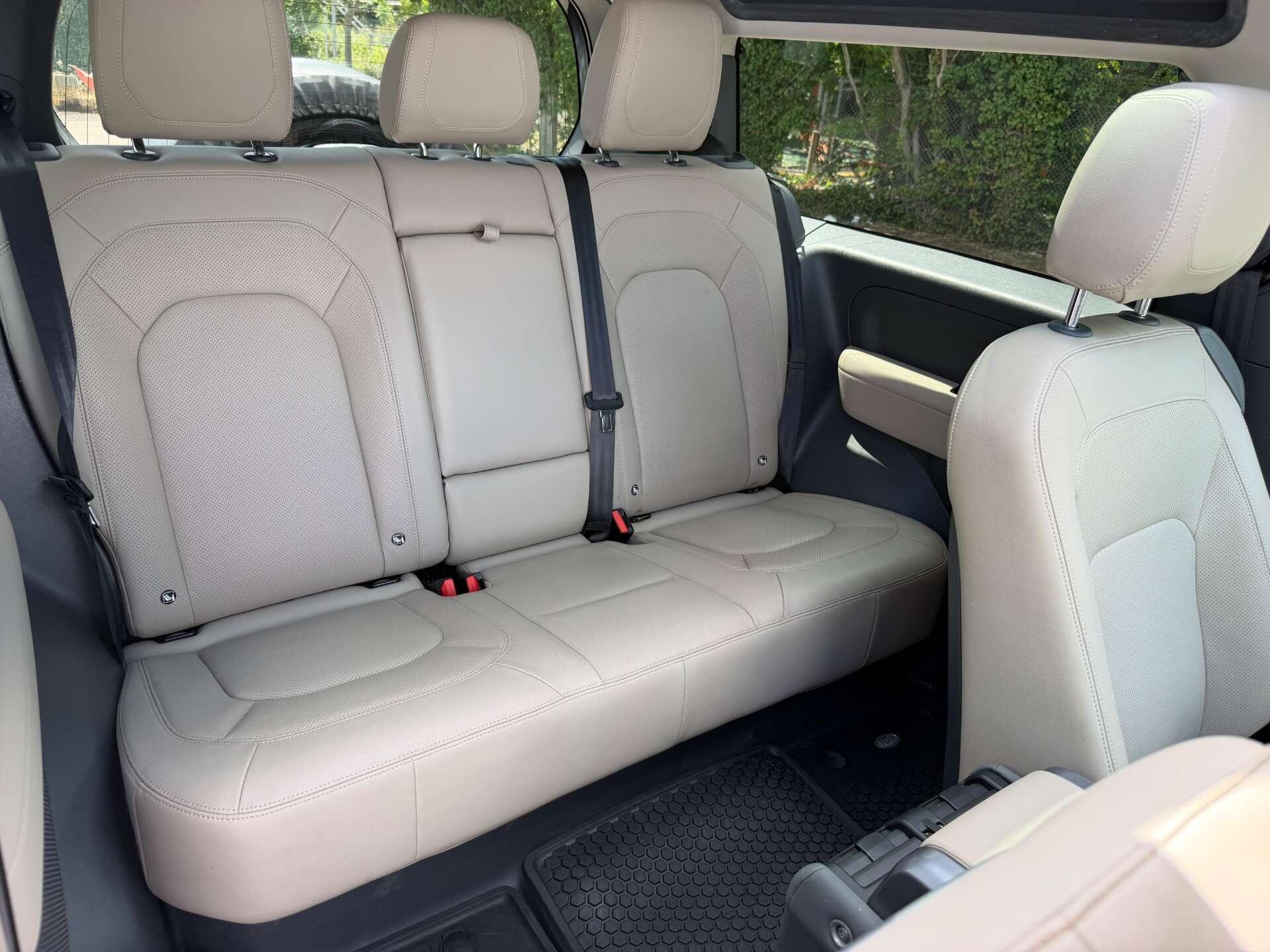 Land Rover Defender view 27