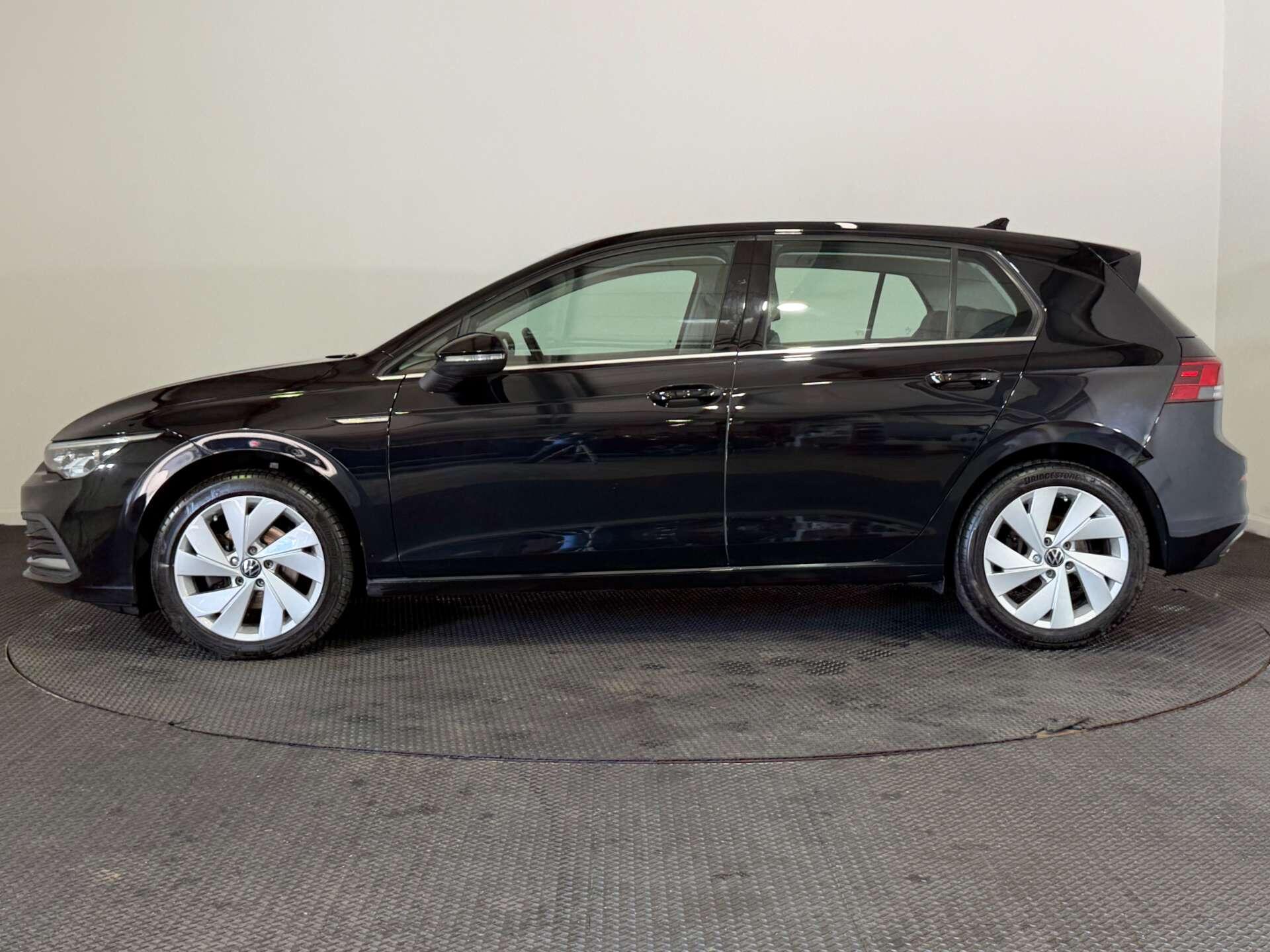 Volkswagen Golf view 4