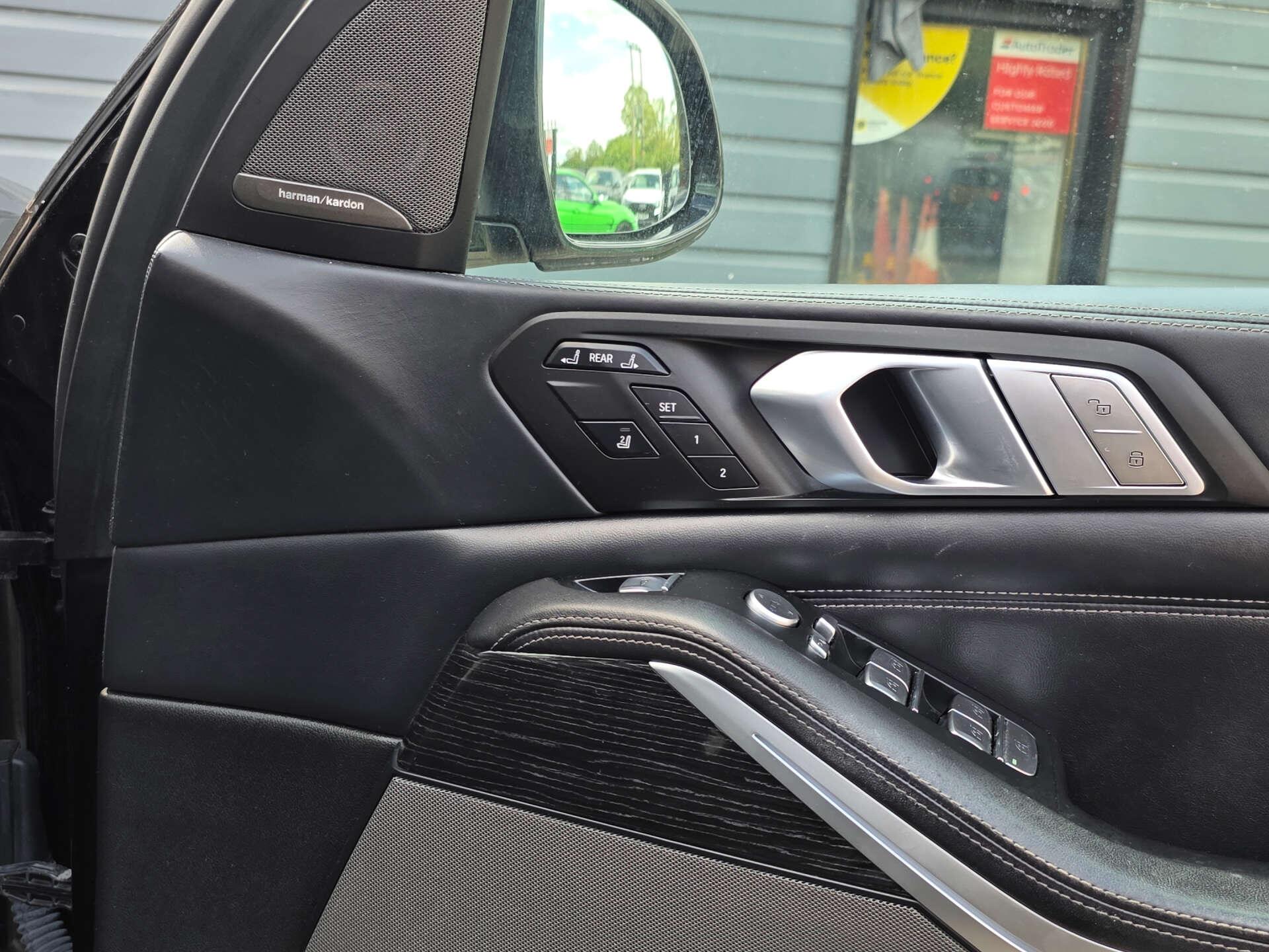 BMW X7 view 48