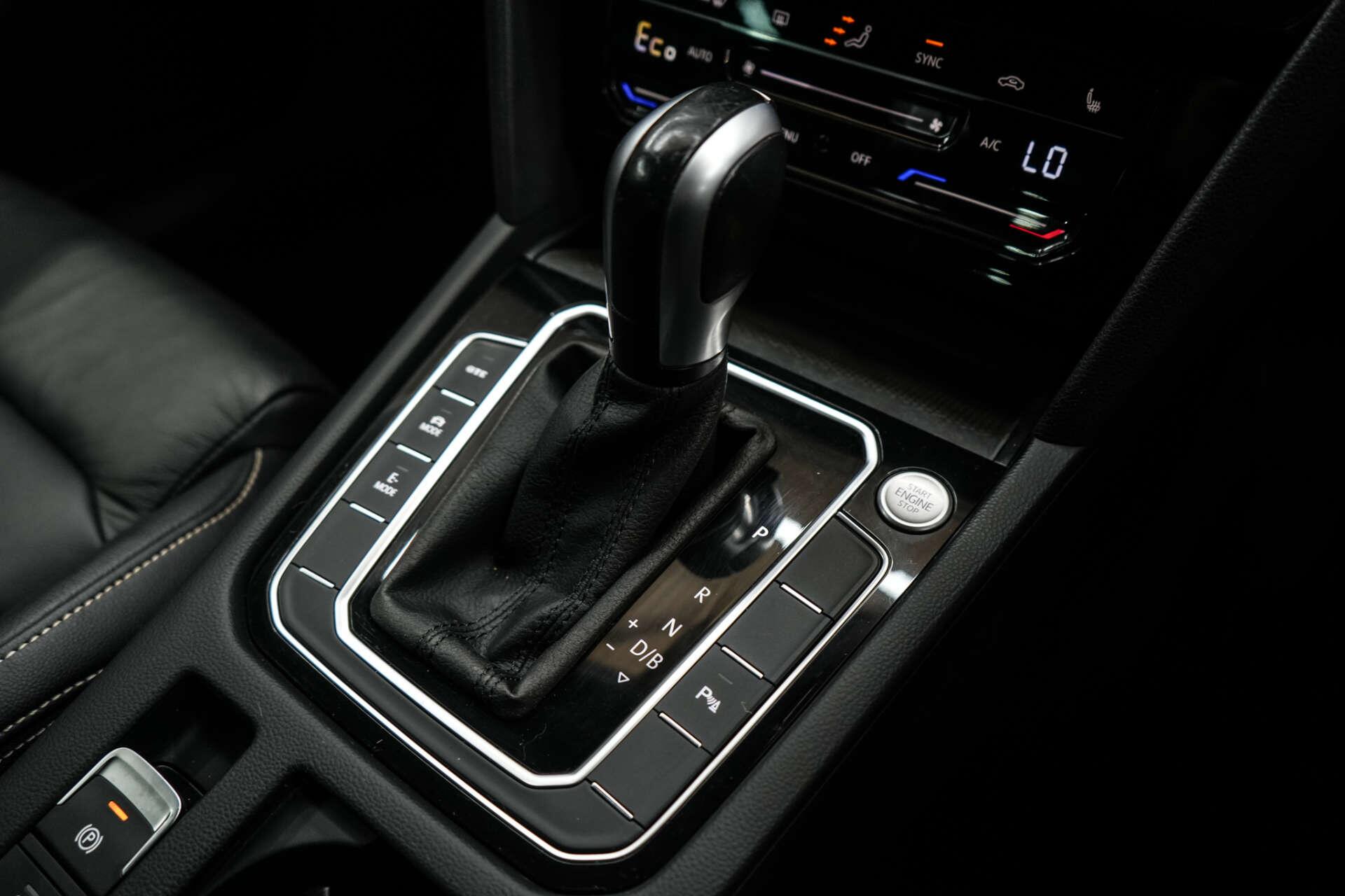 Volkswagen Passat view 26