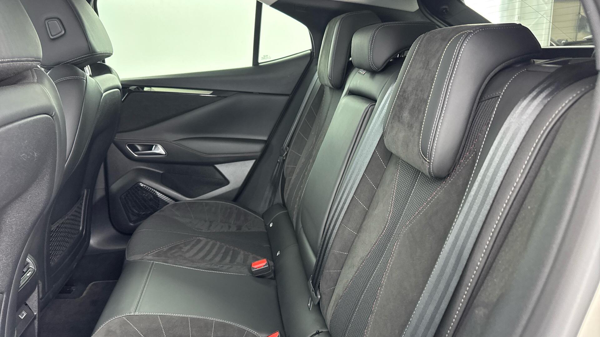 DS Automobiles DS 4 view 14