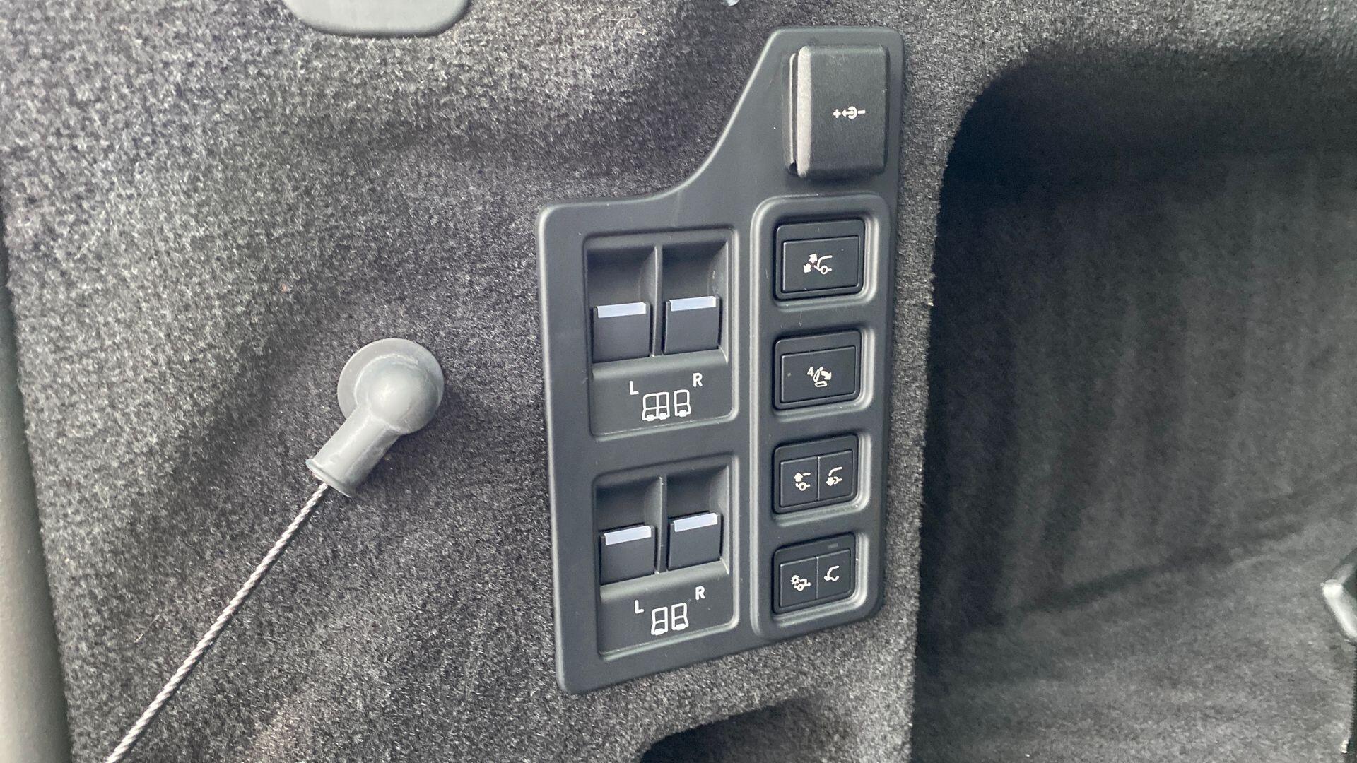 Land Rover Discovery view 27