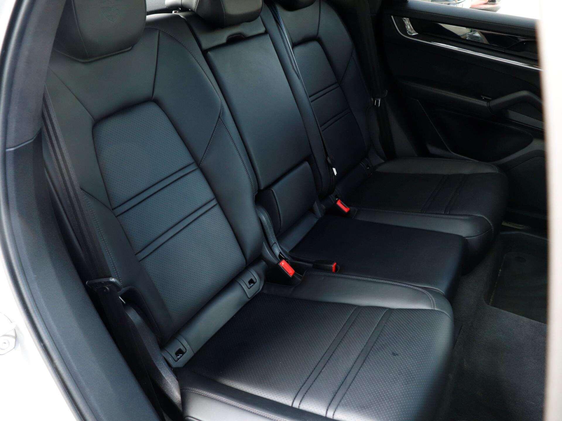Porsche Cayenne view 26