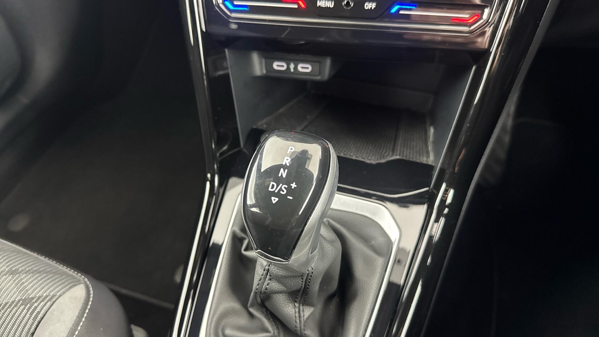 Volkswagen T-Roc view 38