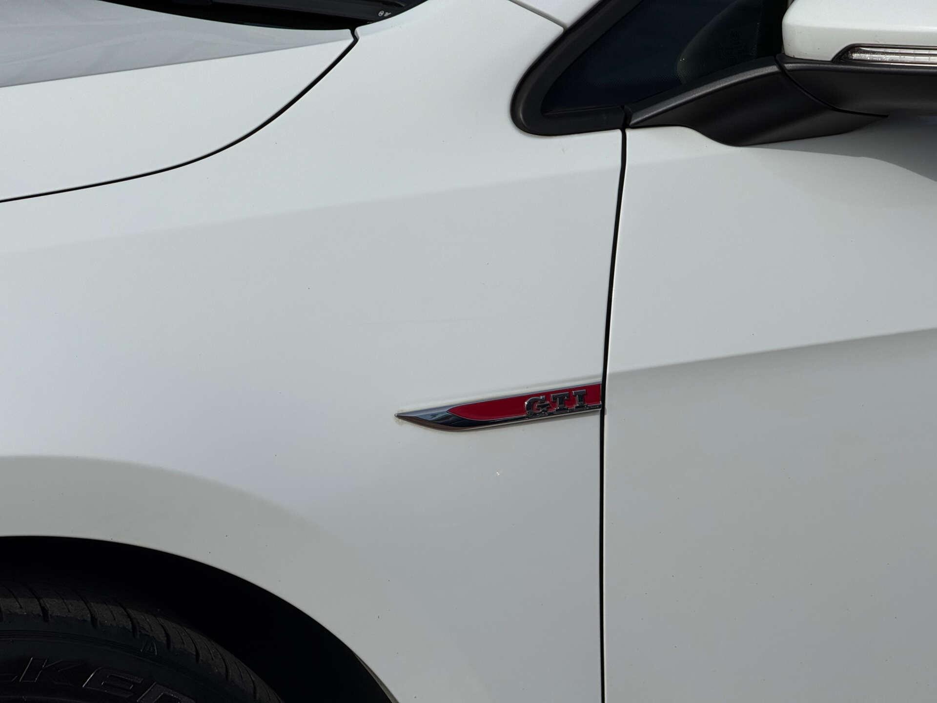 Volkswagen Golf view 8