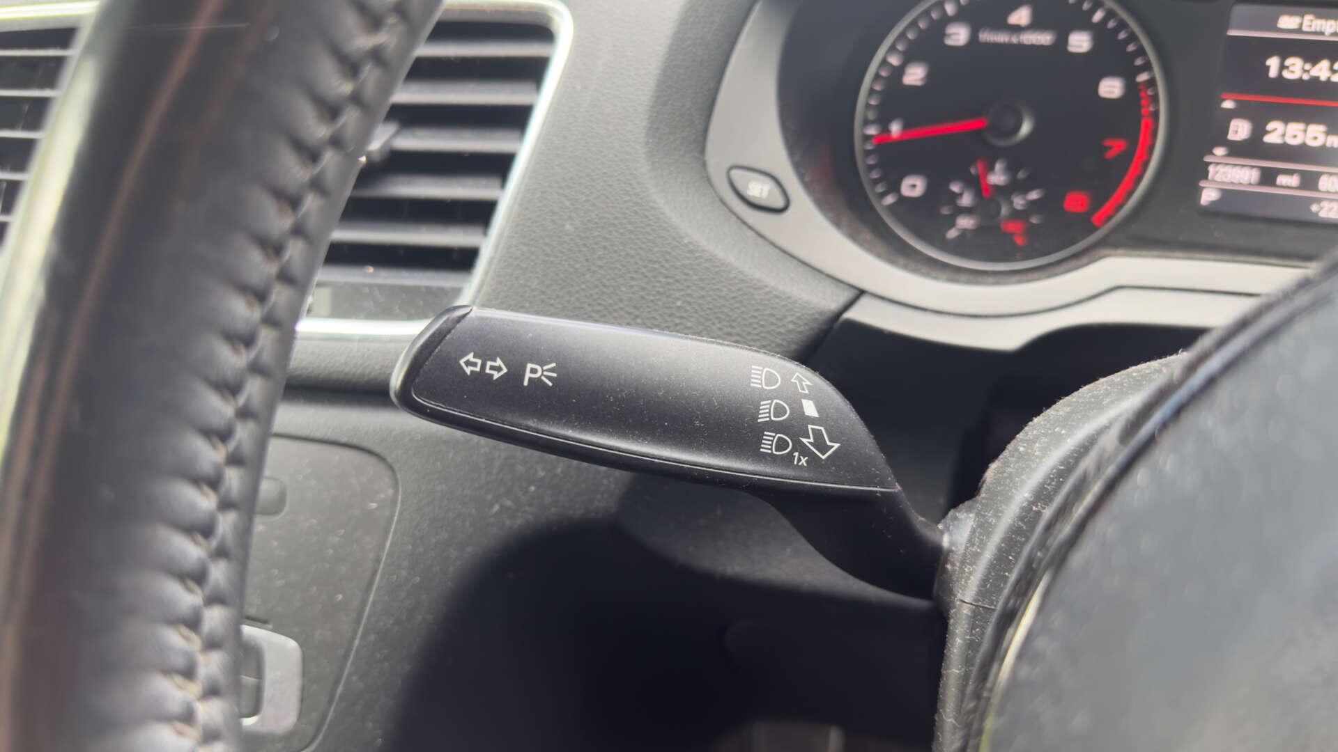 Audi Q3 view 19
