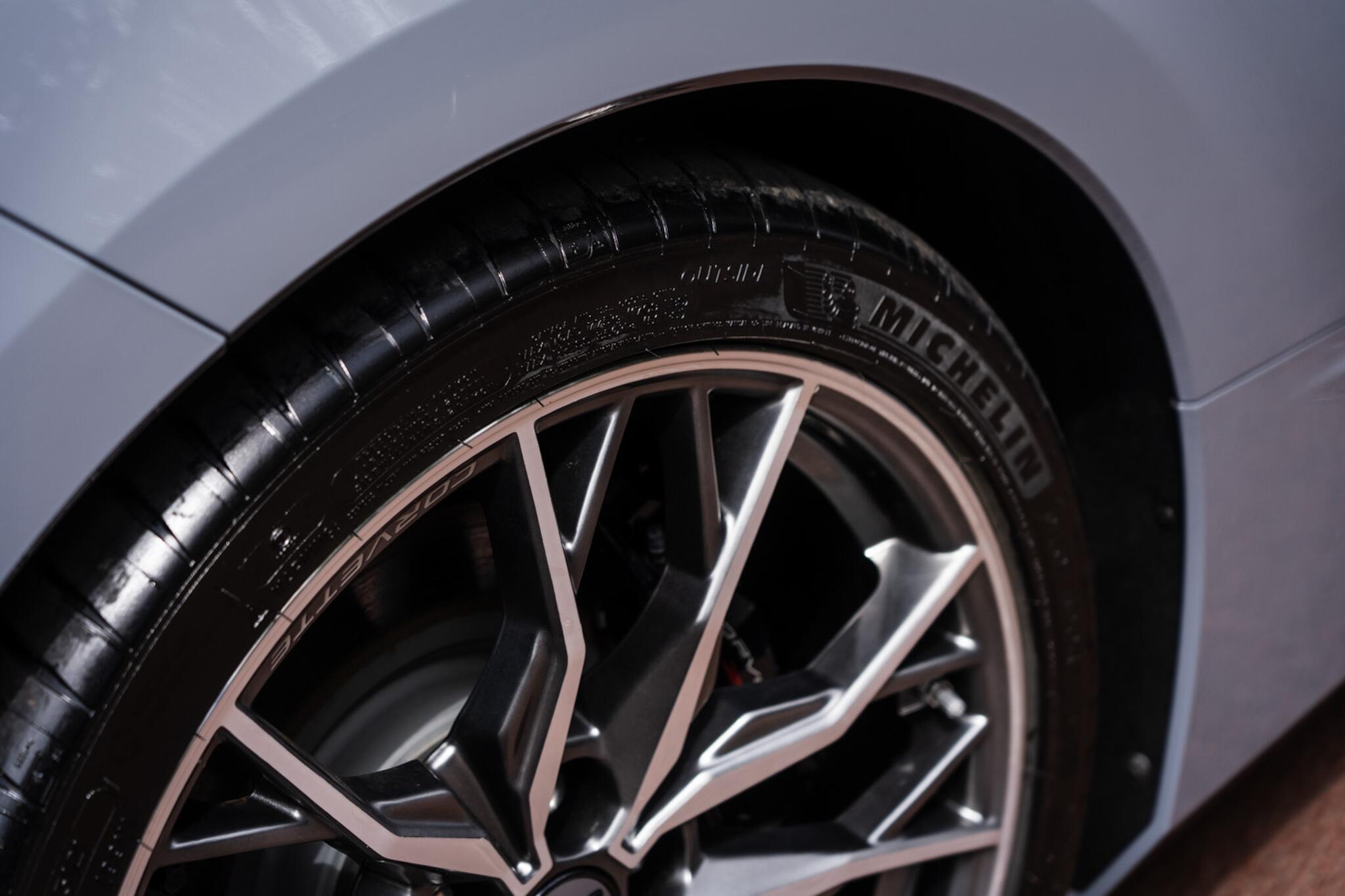 Chevrolet Corvette Stingray view 13