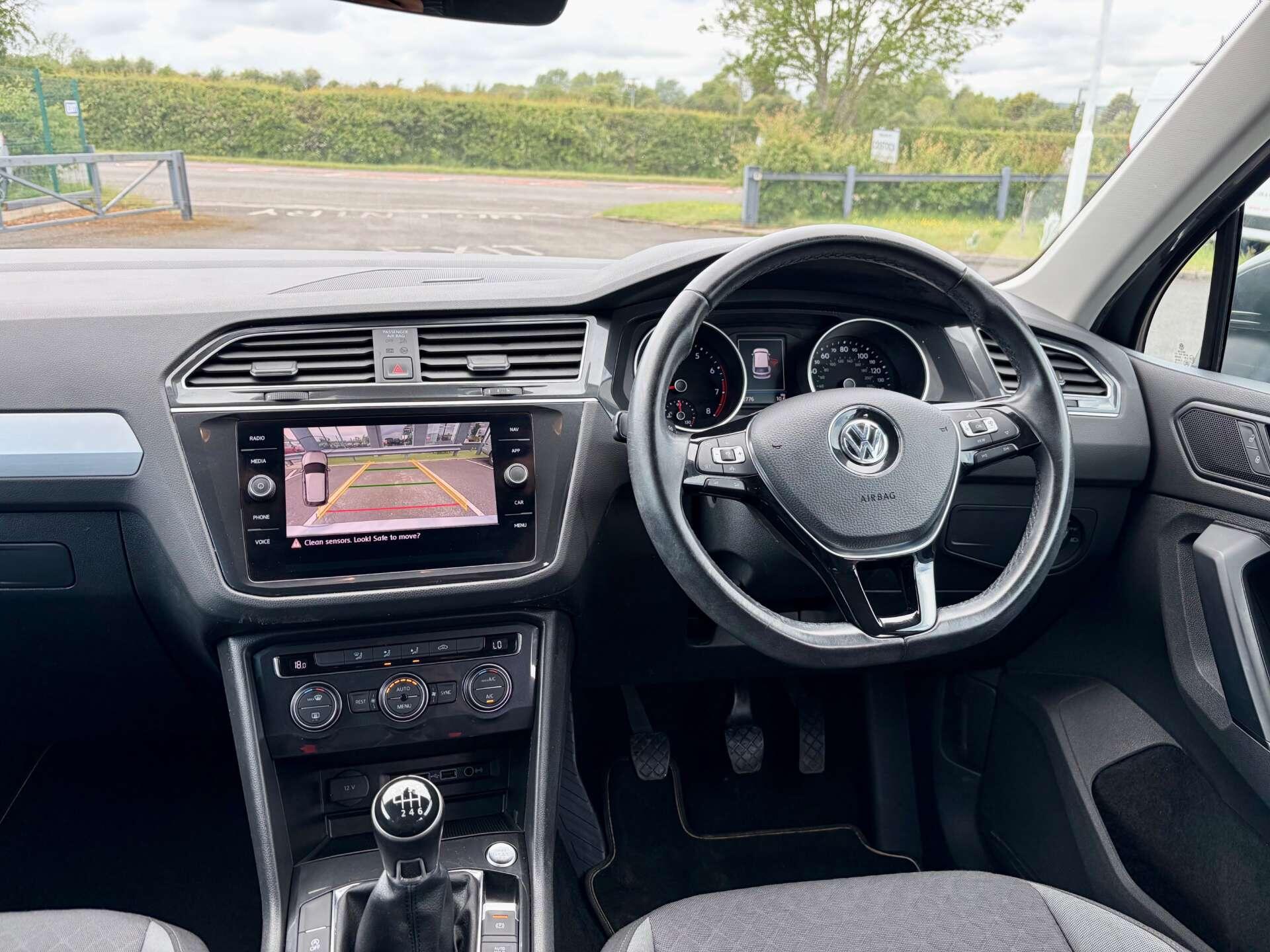 Volkswagen Tiguan view 2