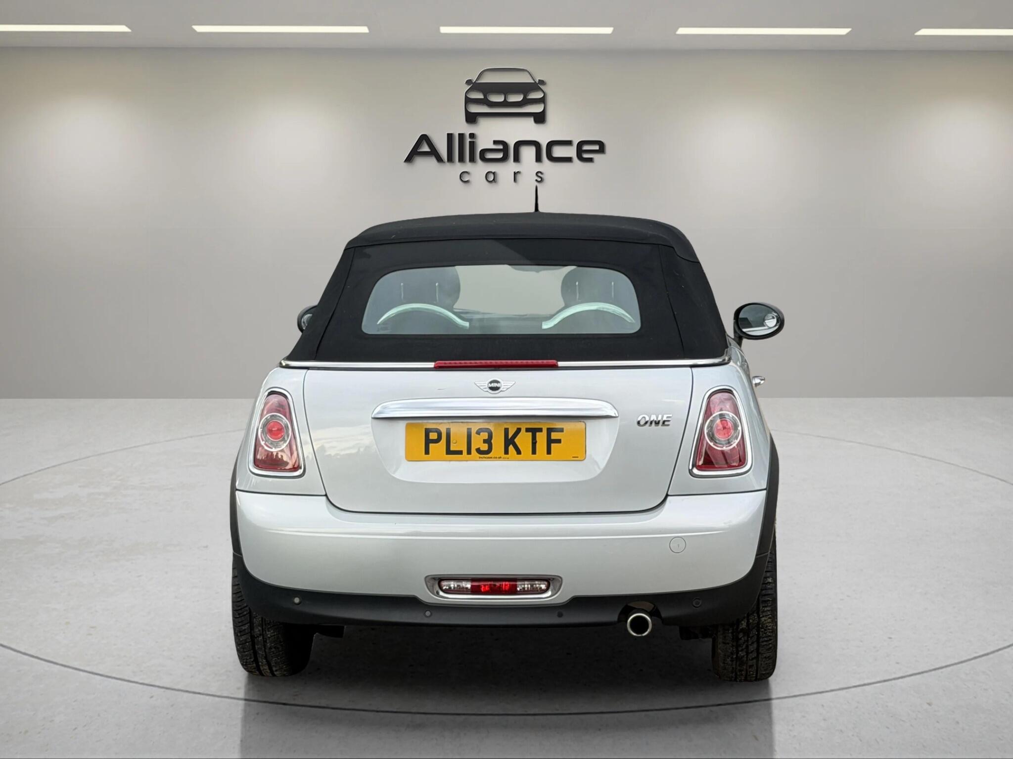 Mini Convertible view 24