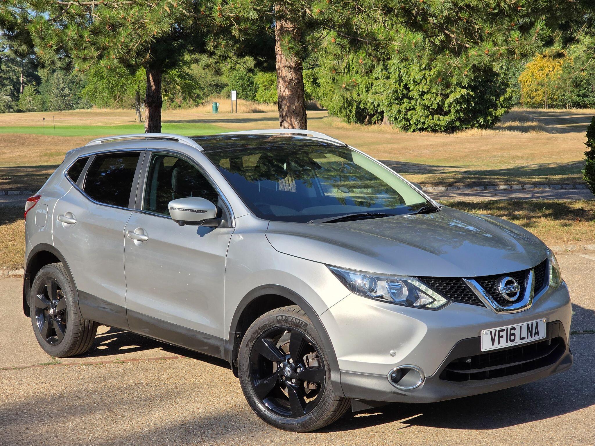 2016 Nissan Qashqai in Silver for sale