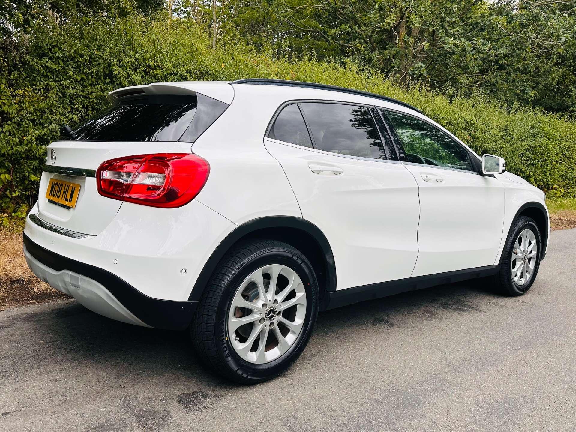Mercedes-Benz Gla view 41