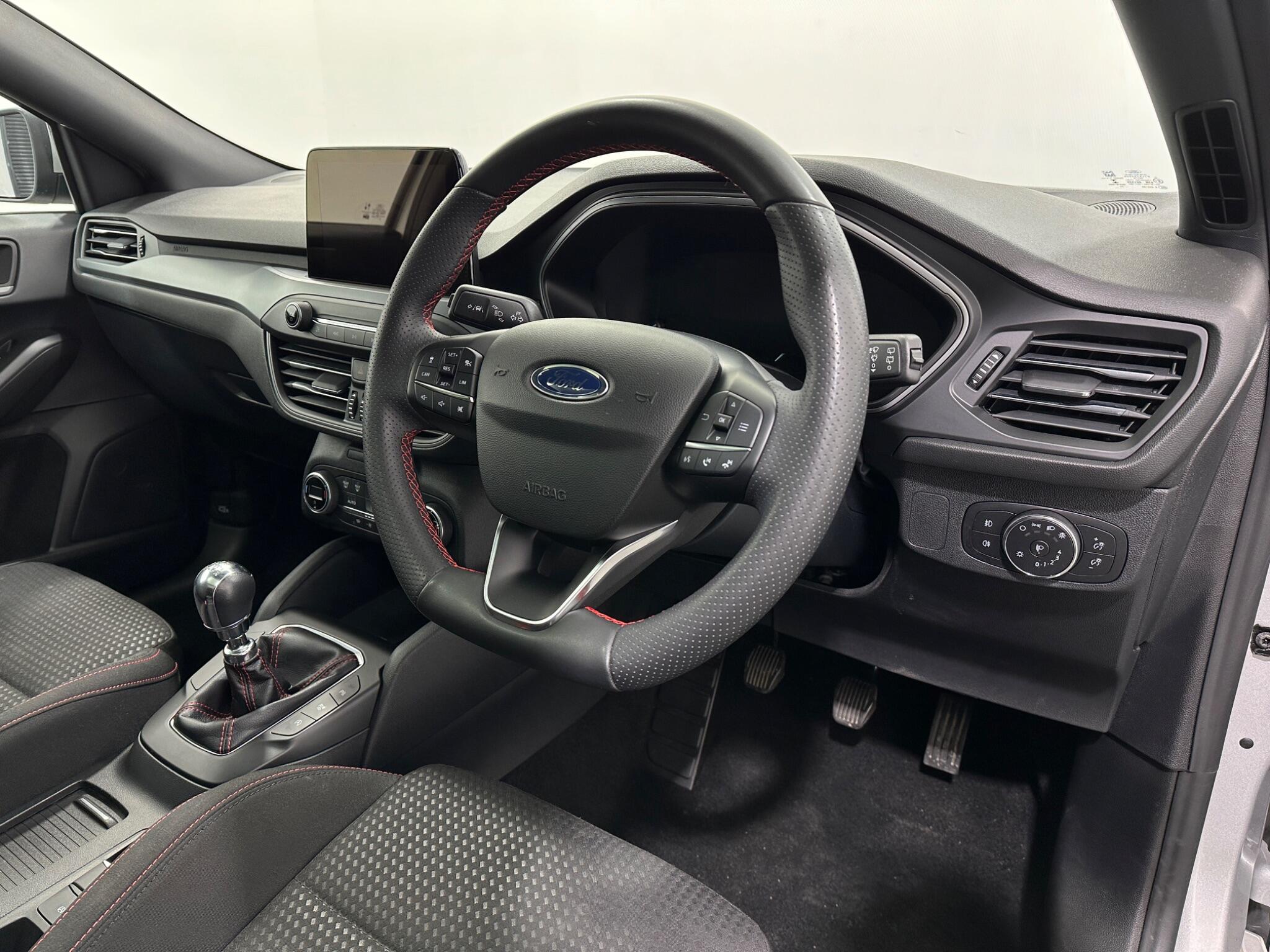 Ford Focus view 10