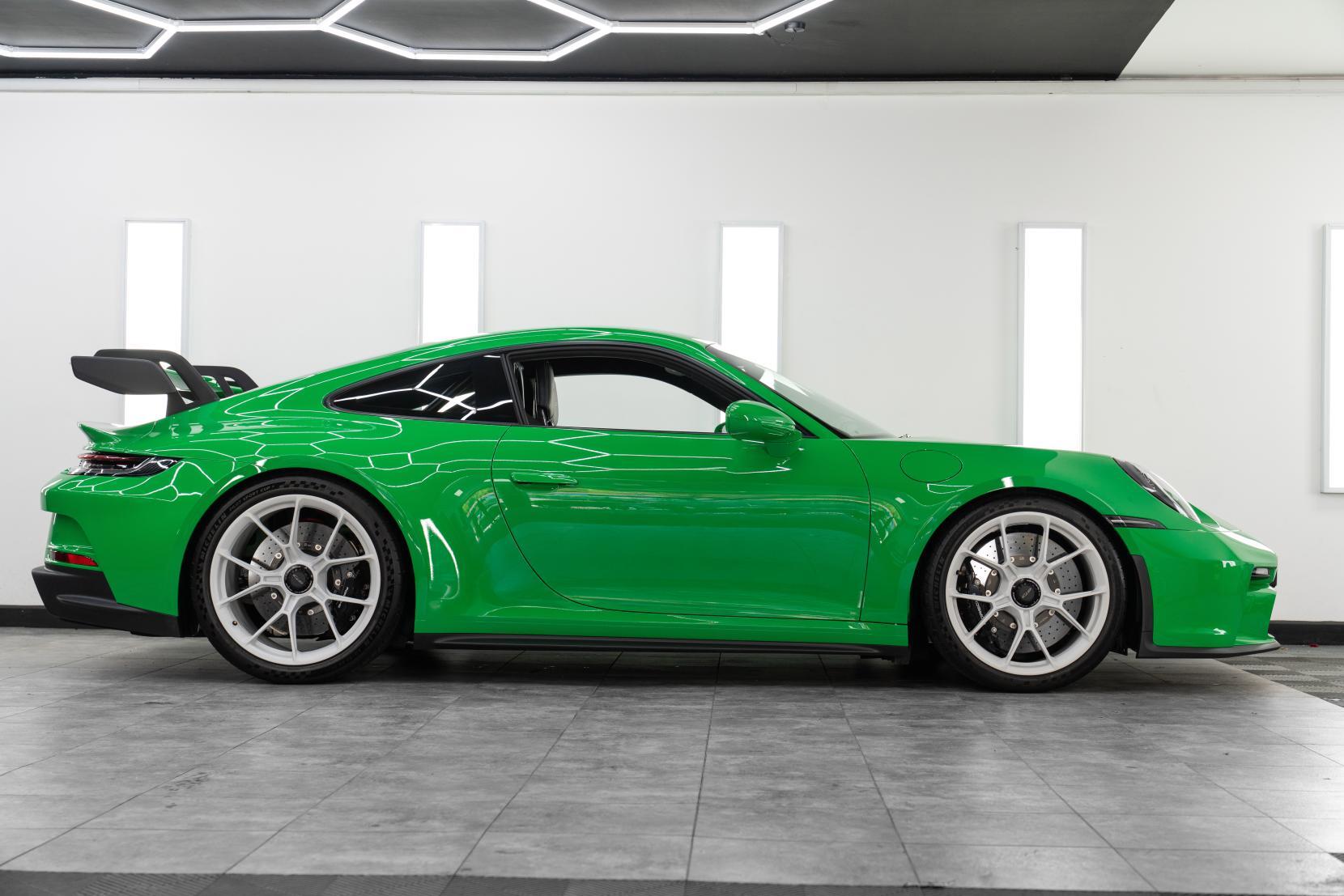 Porsche 911 view 6