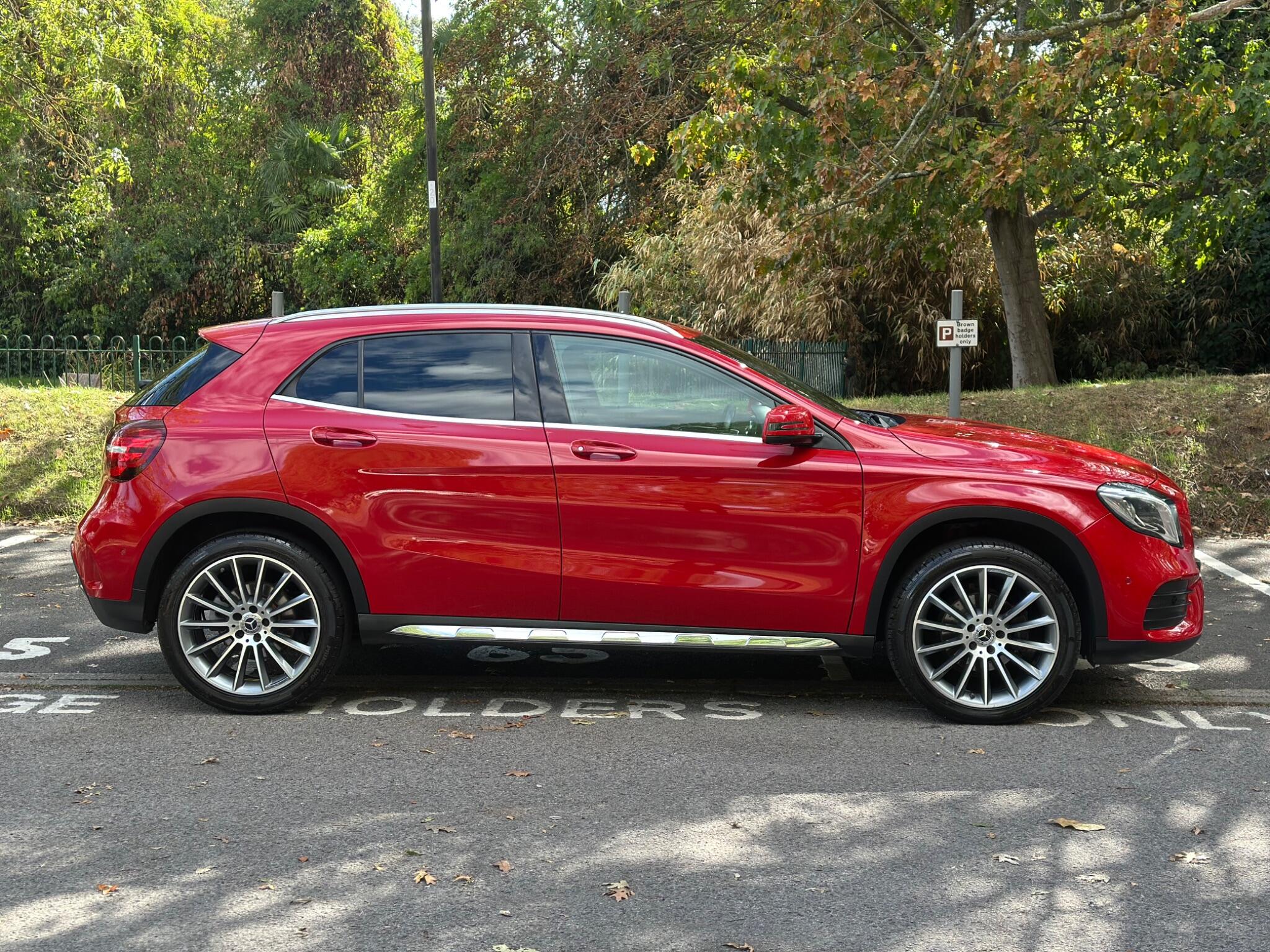 Mercedes-Benz Gla view 3