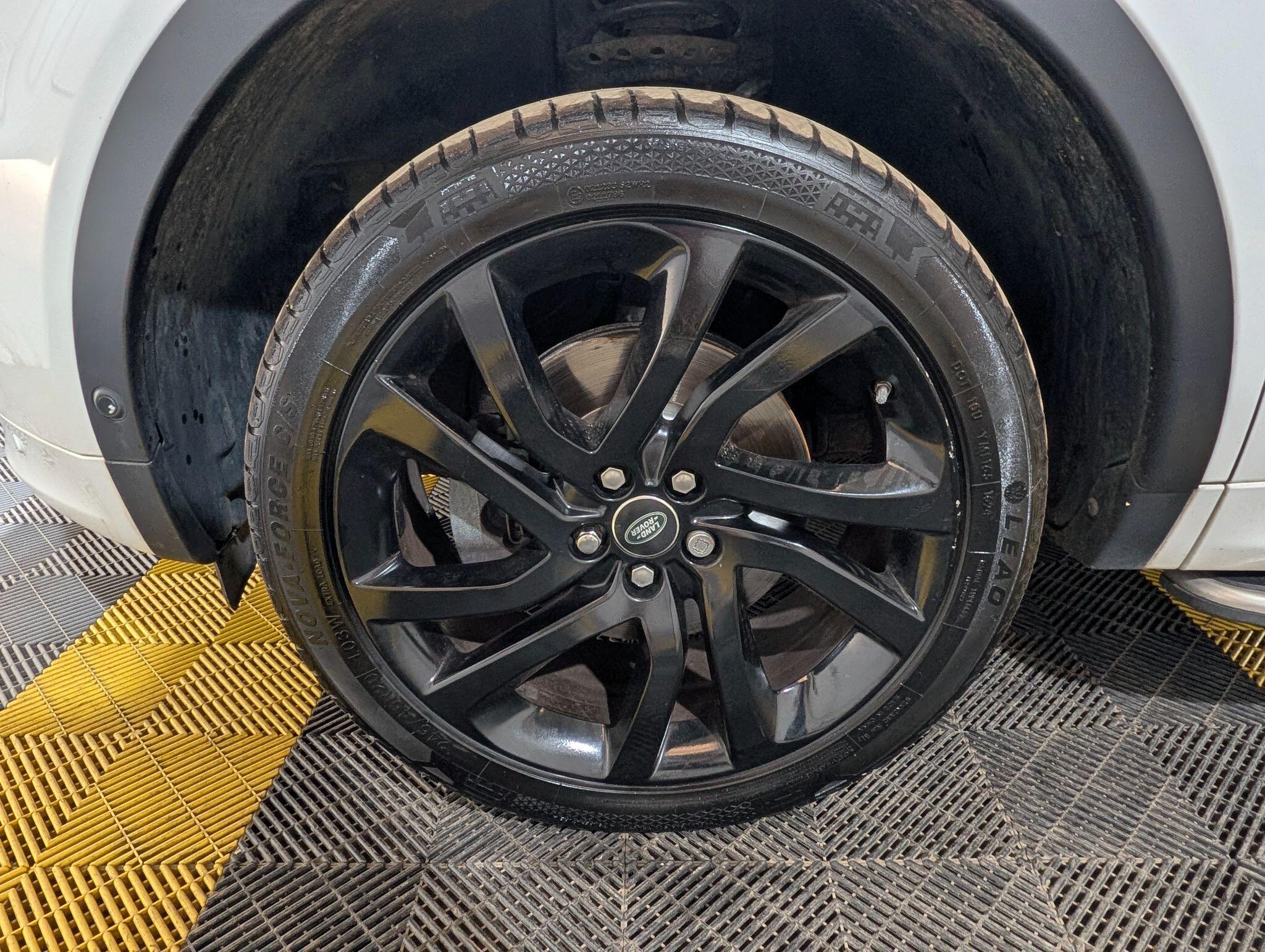 Land Rover Discovery Sport view 50