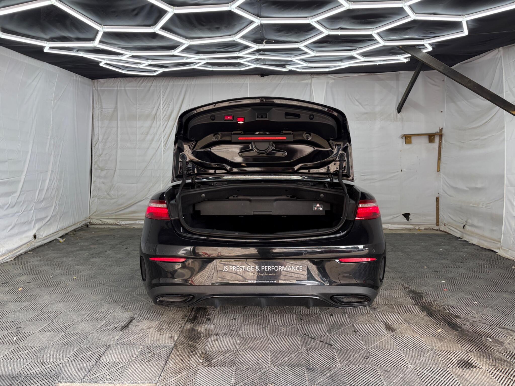 Mercedes-Benz E-Class view 9