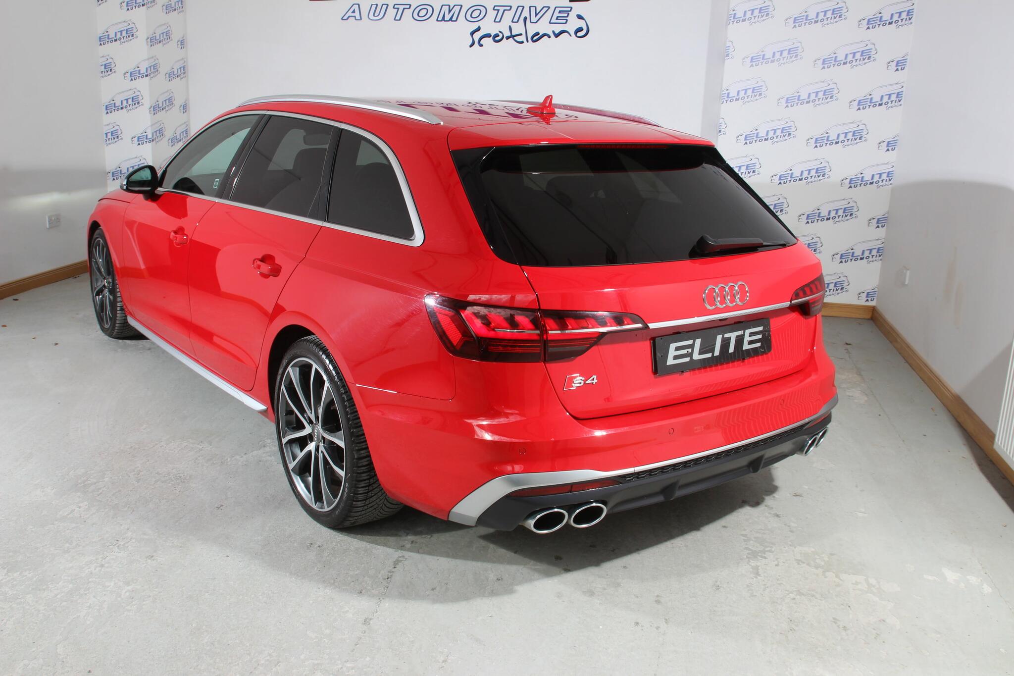 Audi S4 view 11