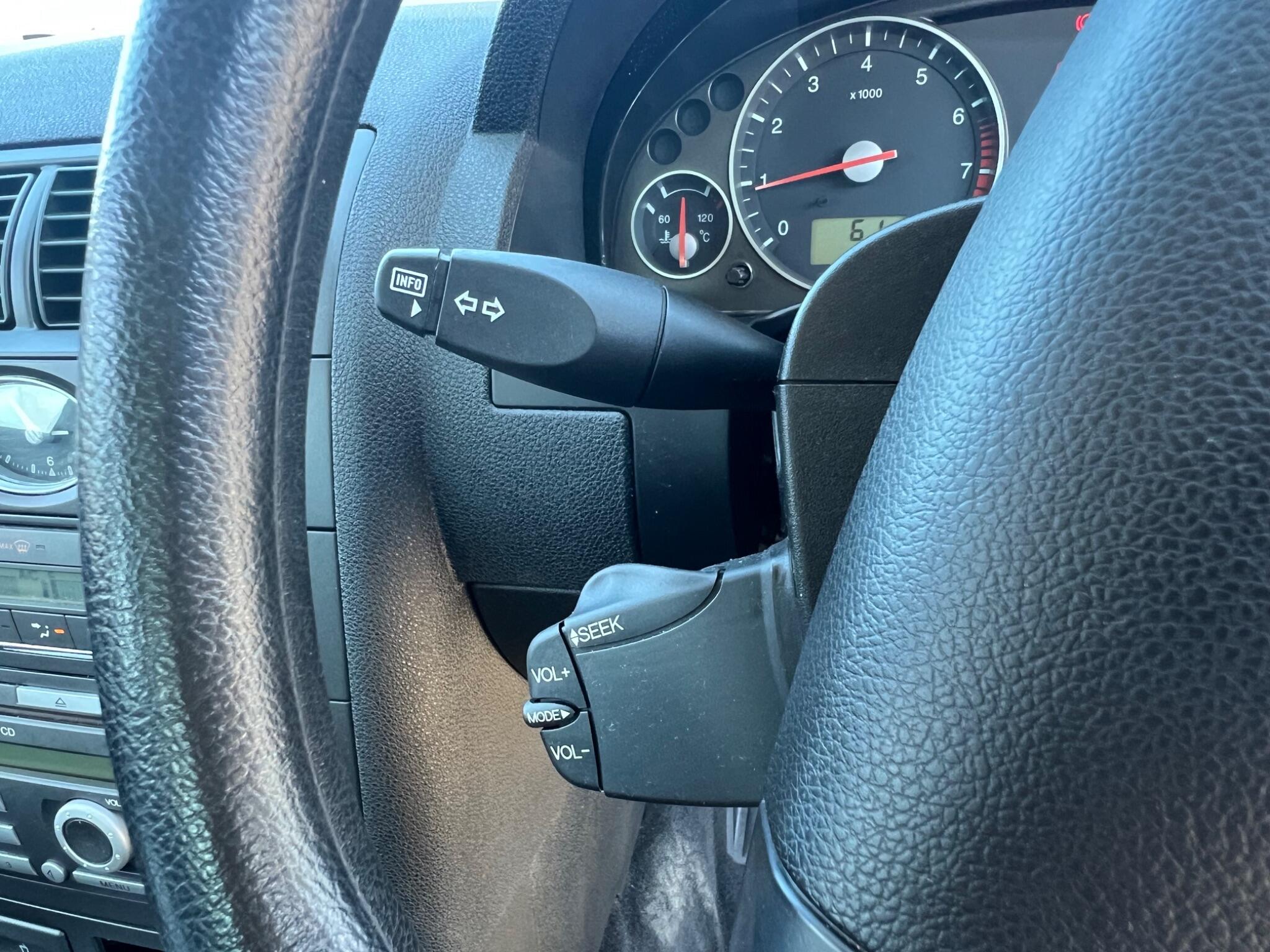 Ford Mondeo view 23