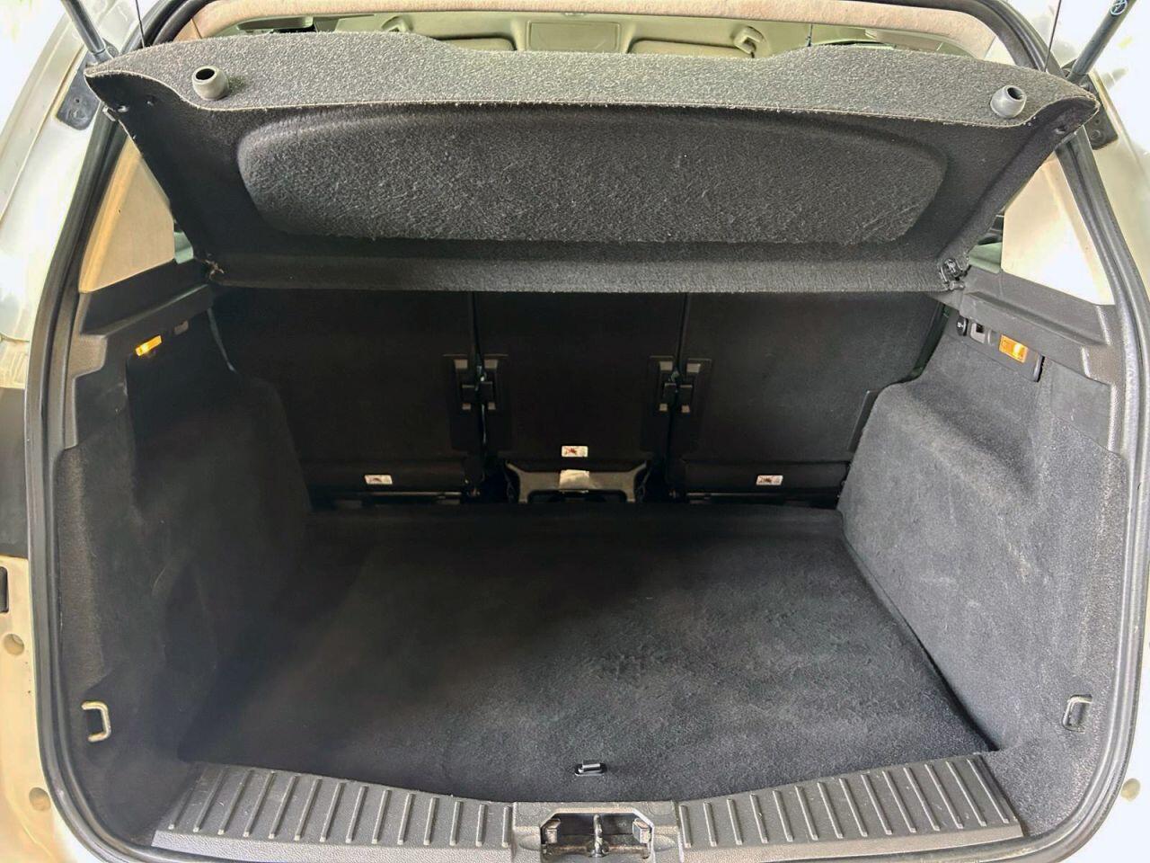 Ford C-Max view 20