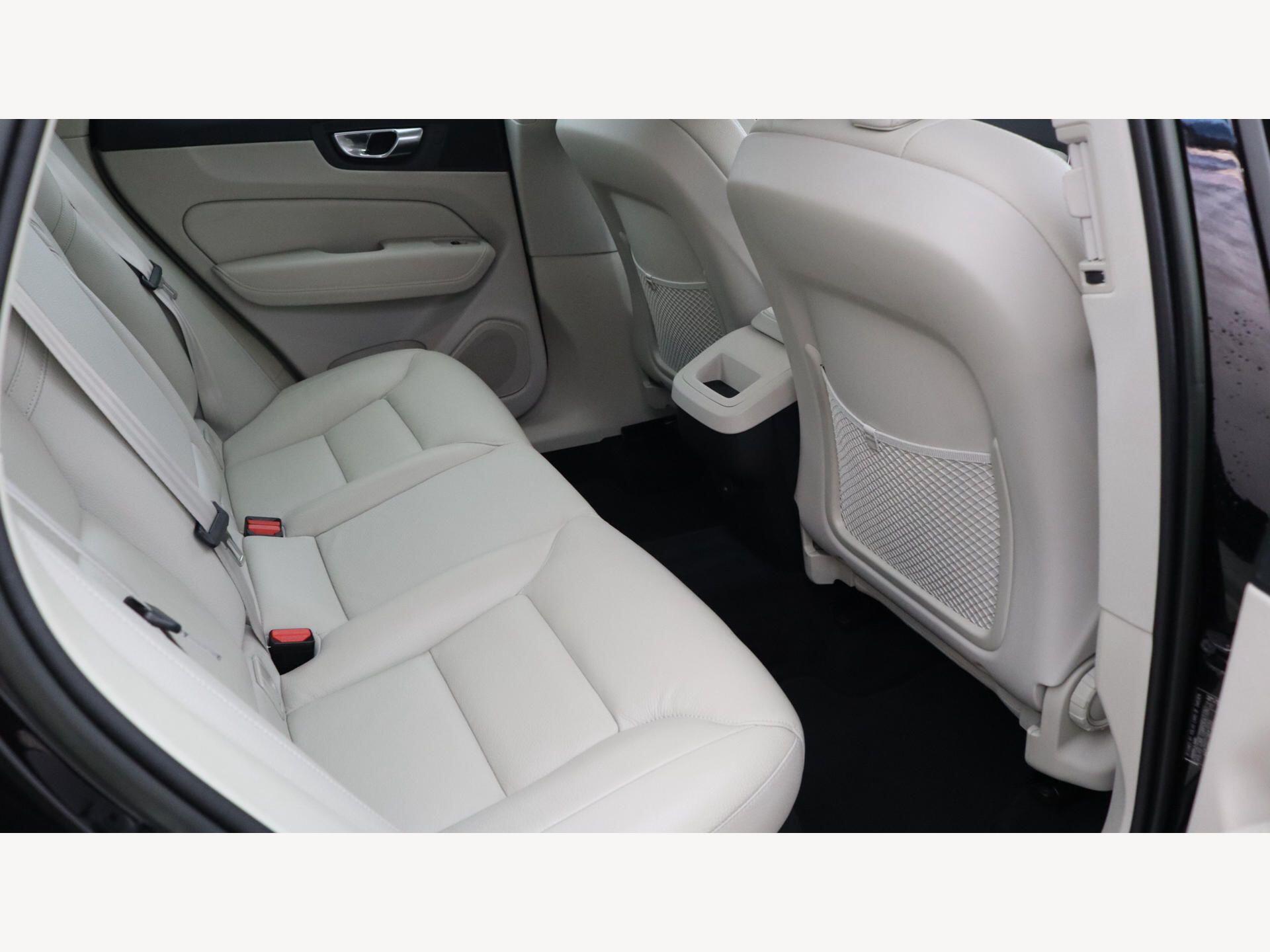 Volvo XC60 view 9