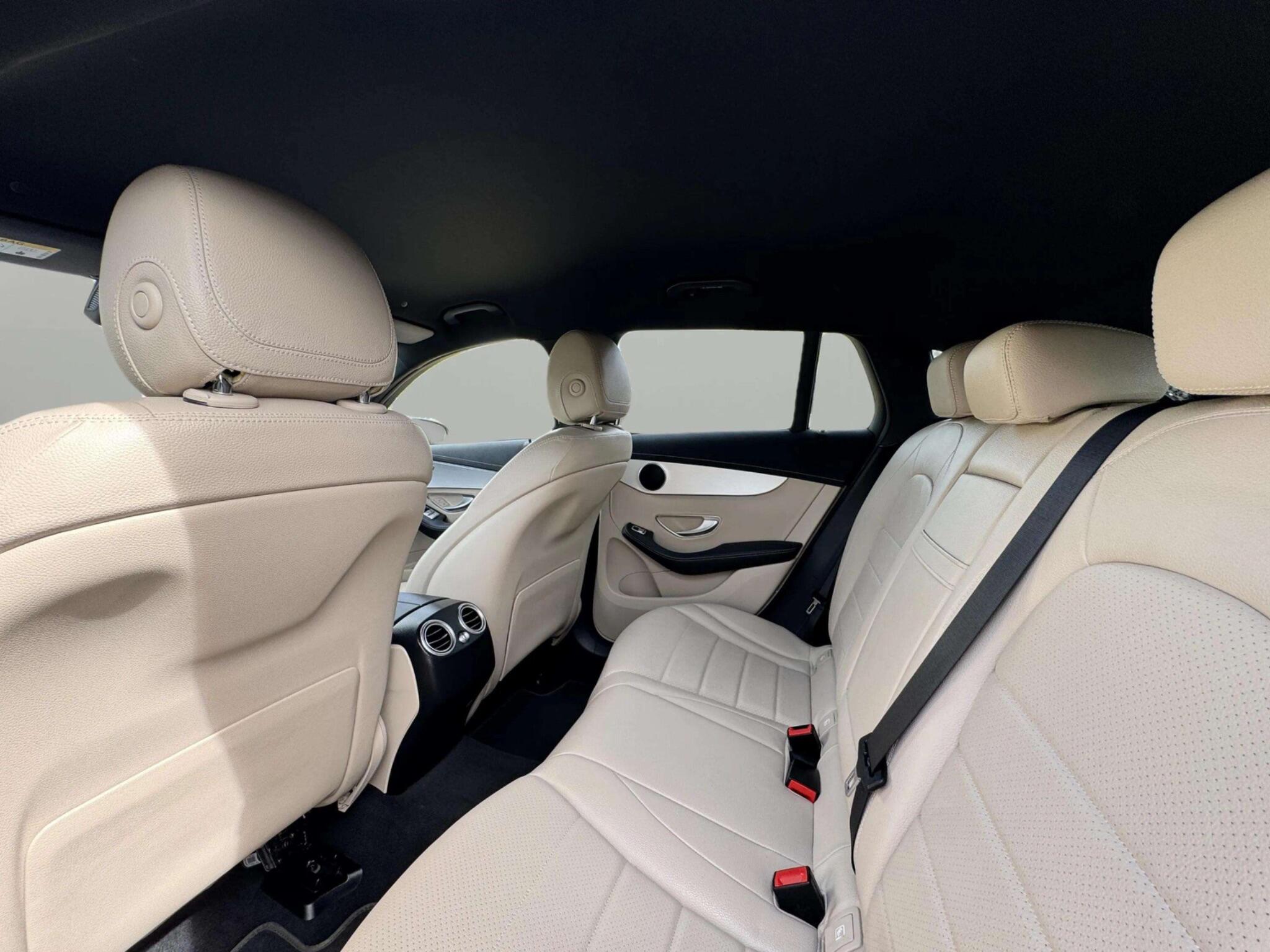 Mercedes-Benz EQC view 33