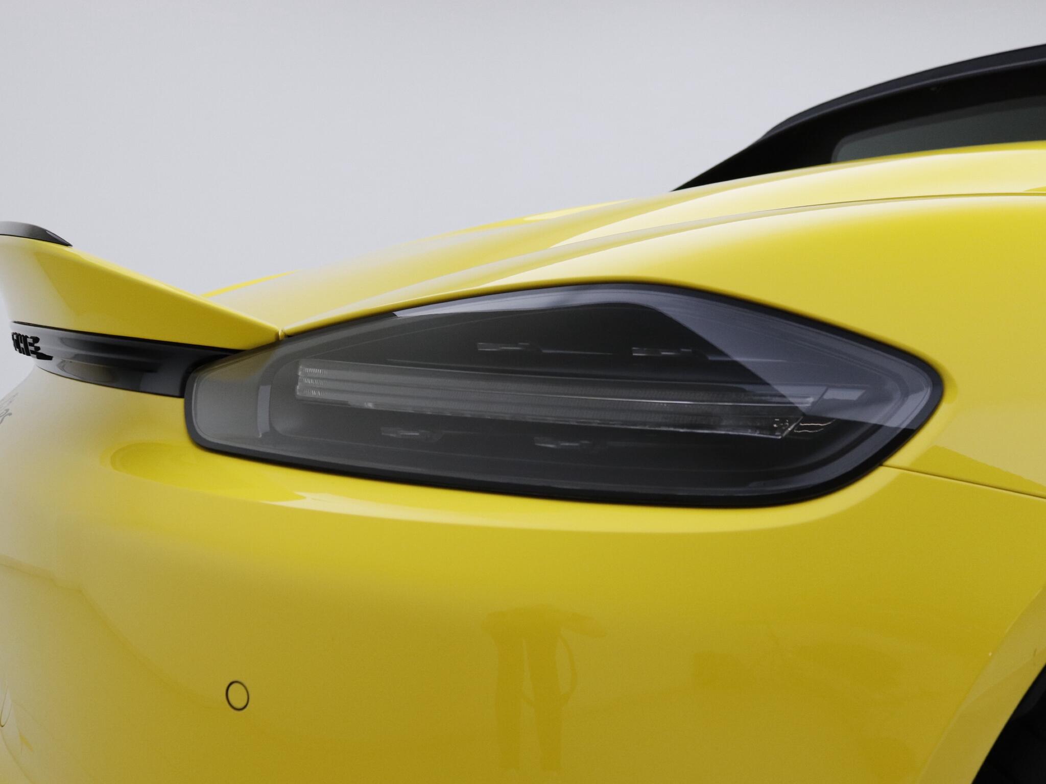 Porsche 718 Spyder view 26