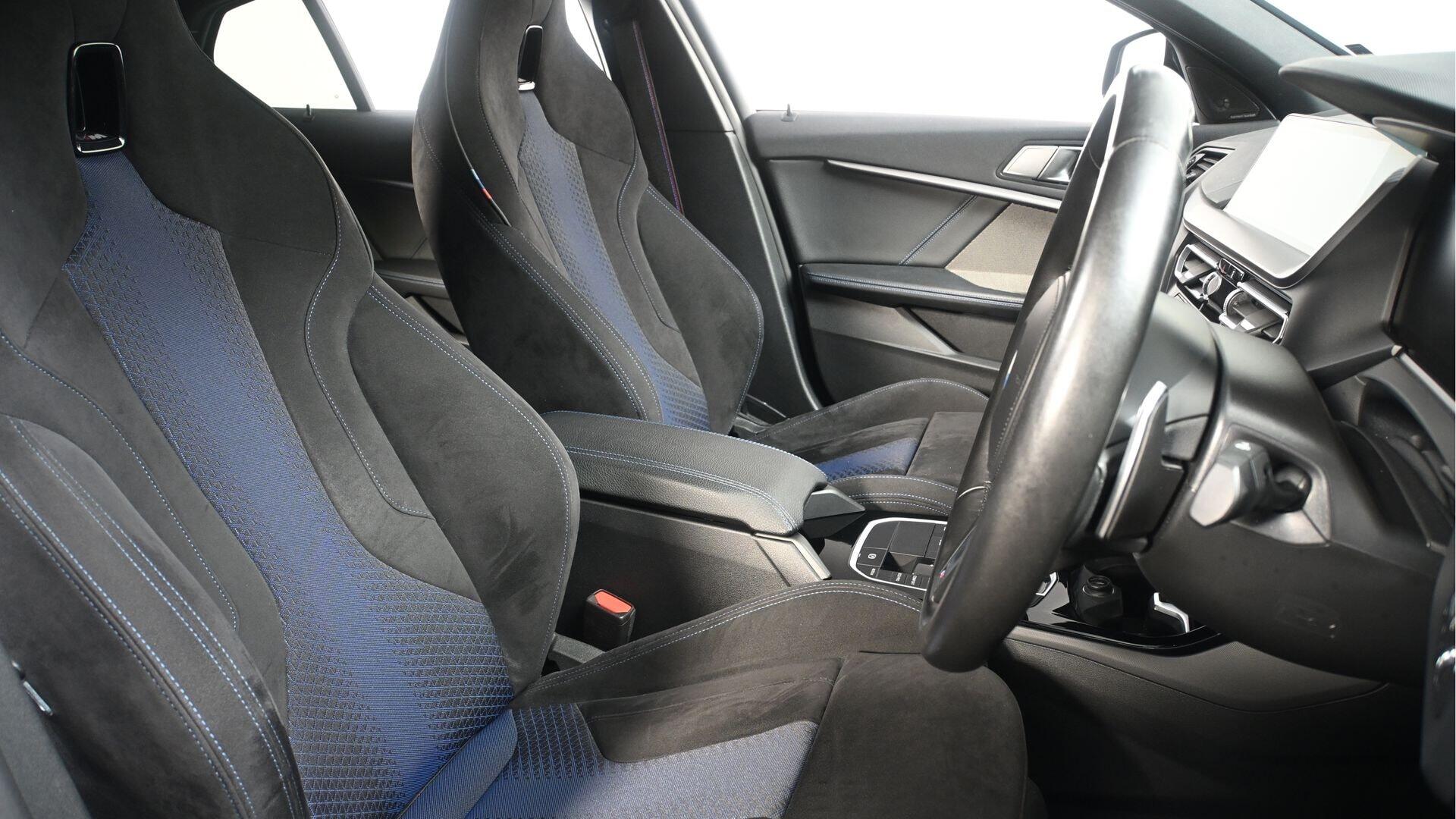 BMW 1 Series view 11