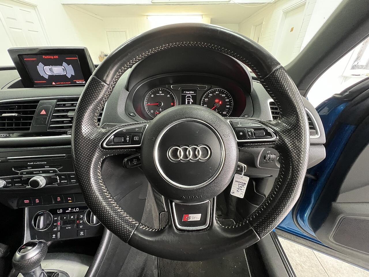 Audi Q3 view 9