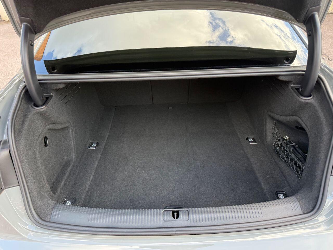 Audi A4 view 36