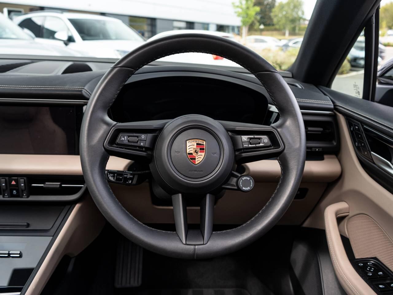 Porsche Macan view 17