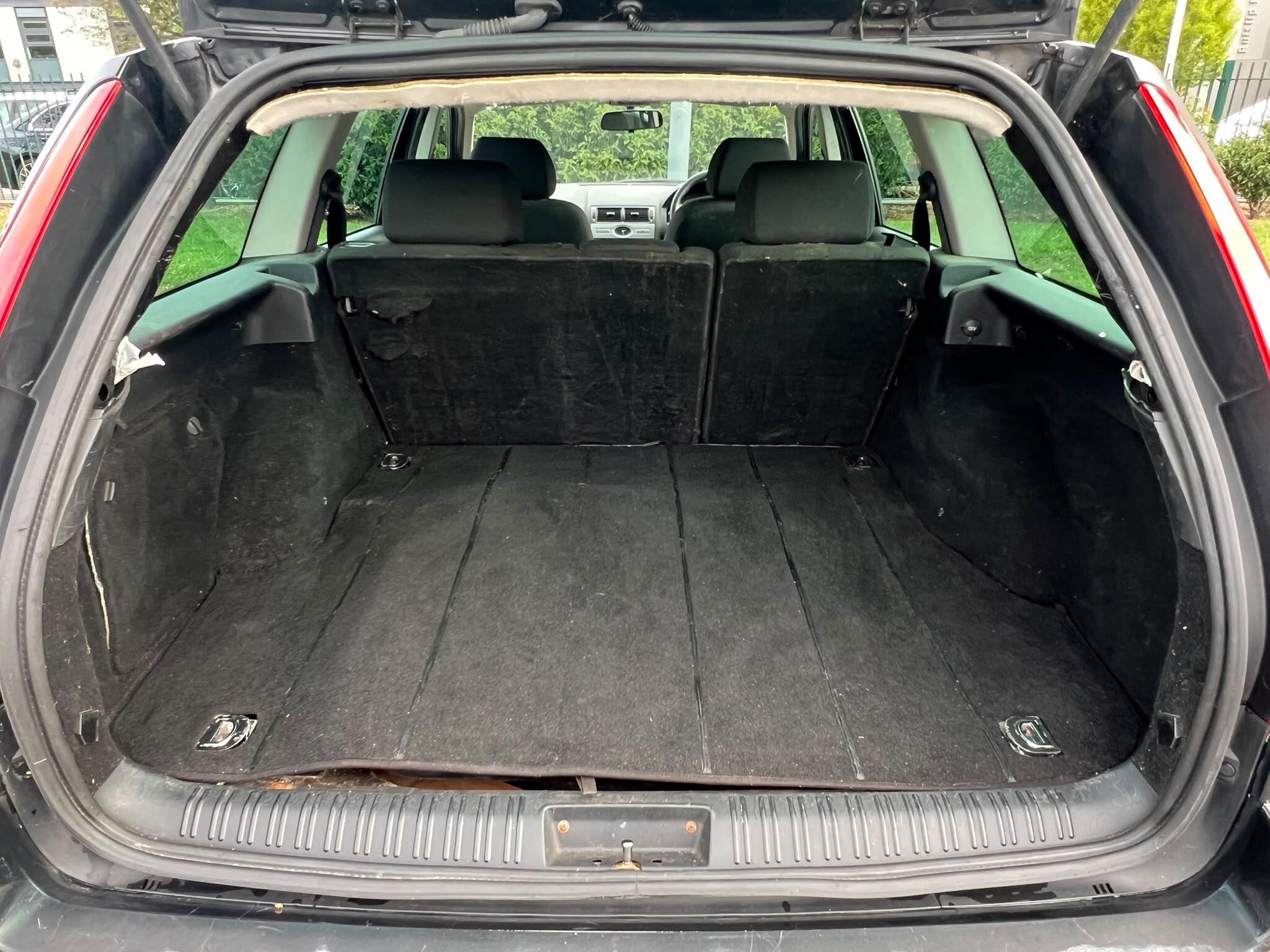 Ford Mondeo view 13