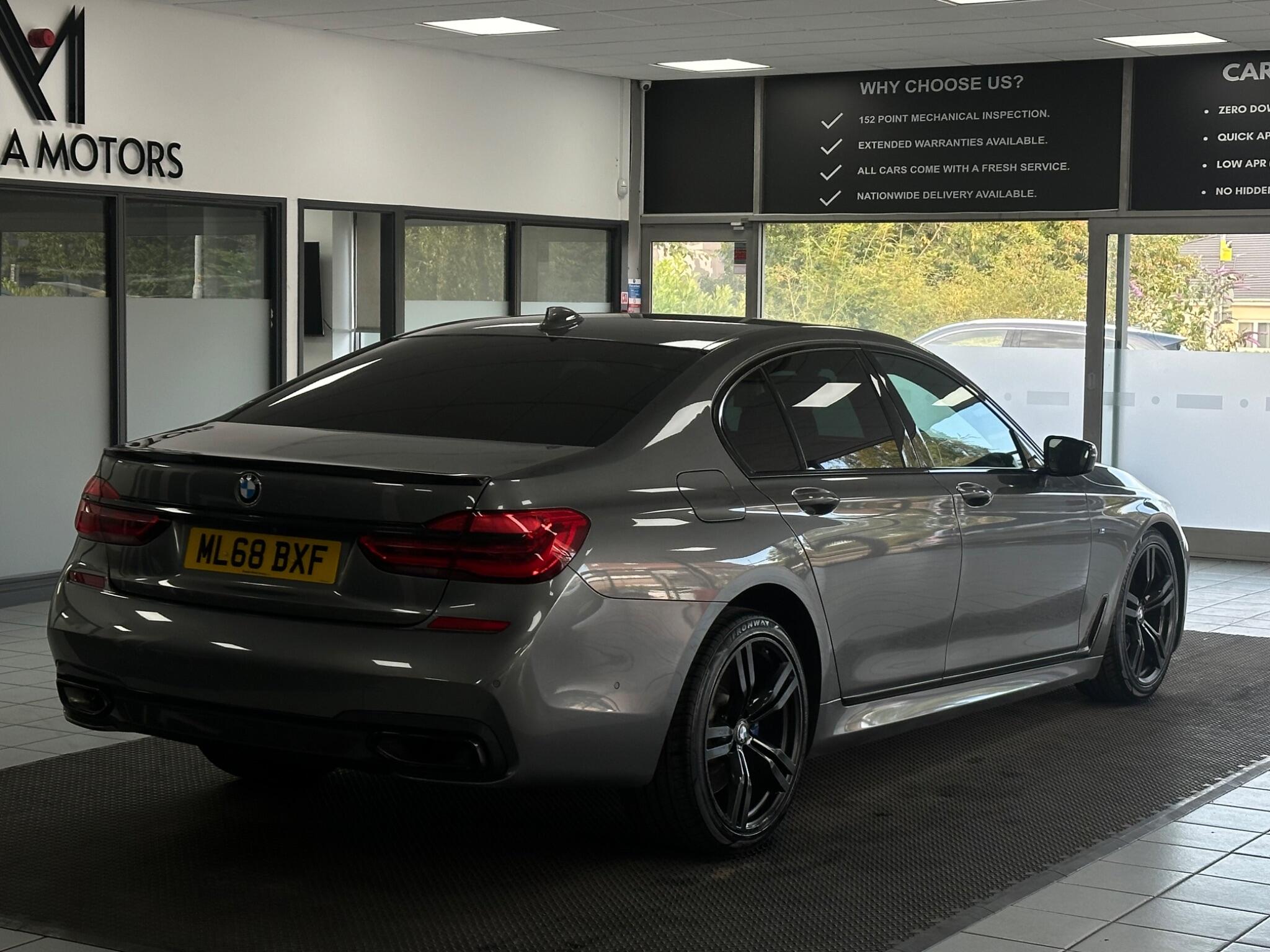BMW 7 Series view 12