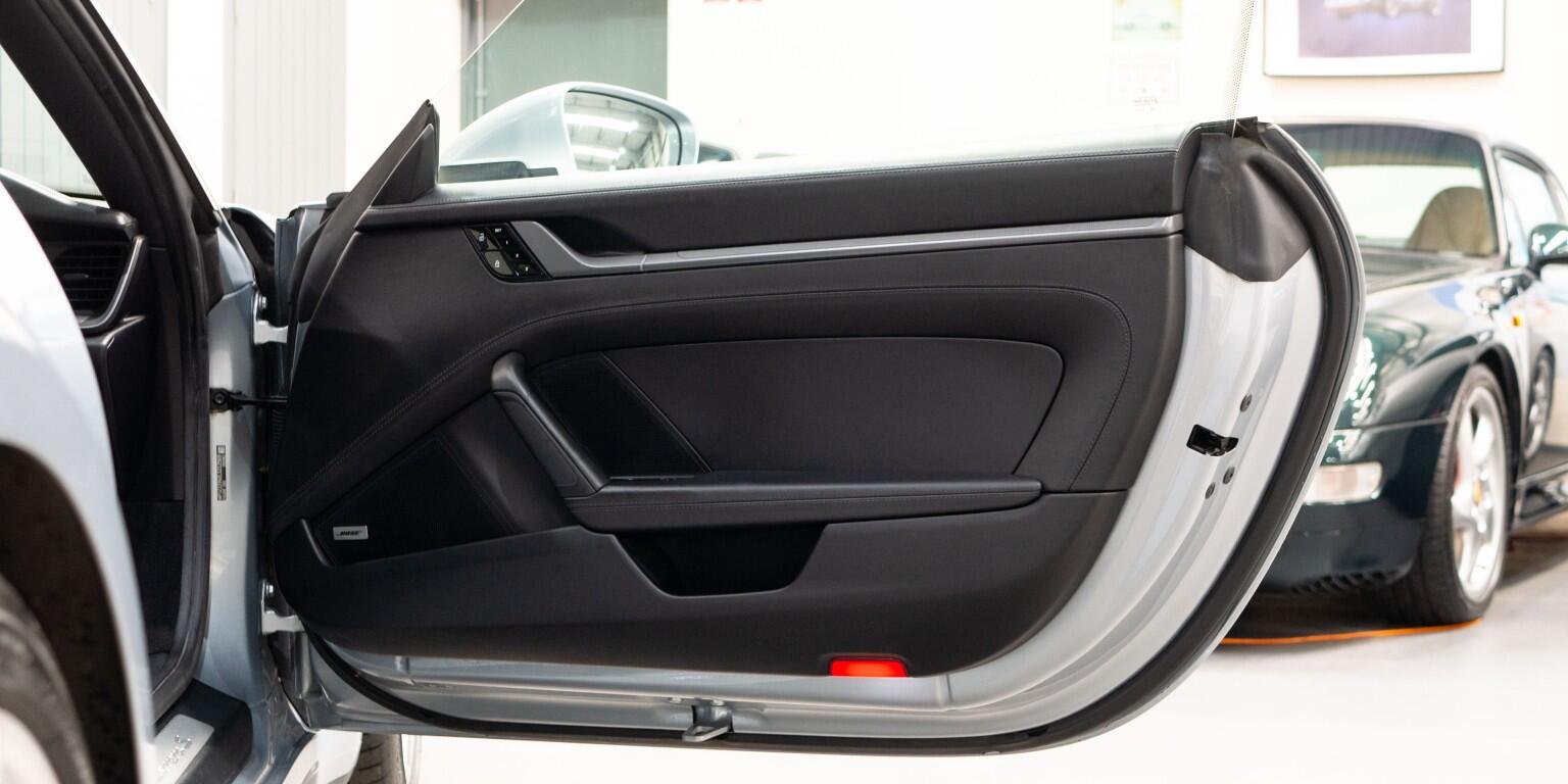 Porsche 911 view 26