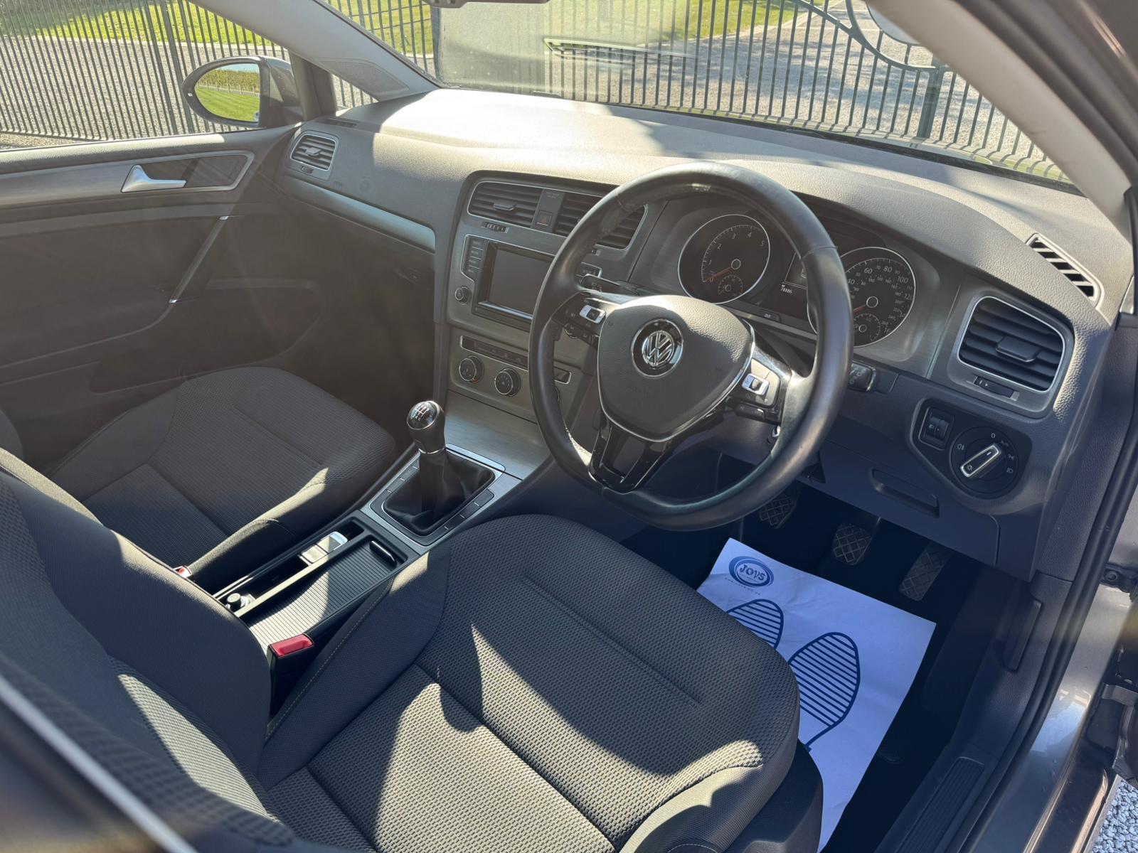 2013 Volkswagen Golf image 11