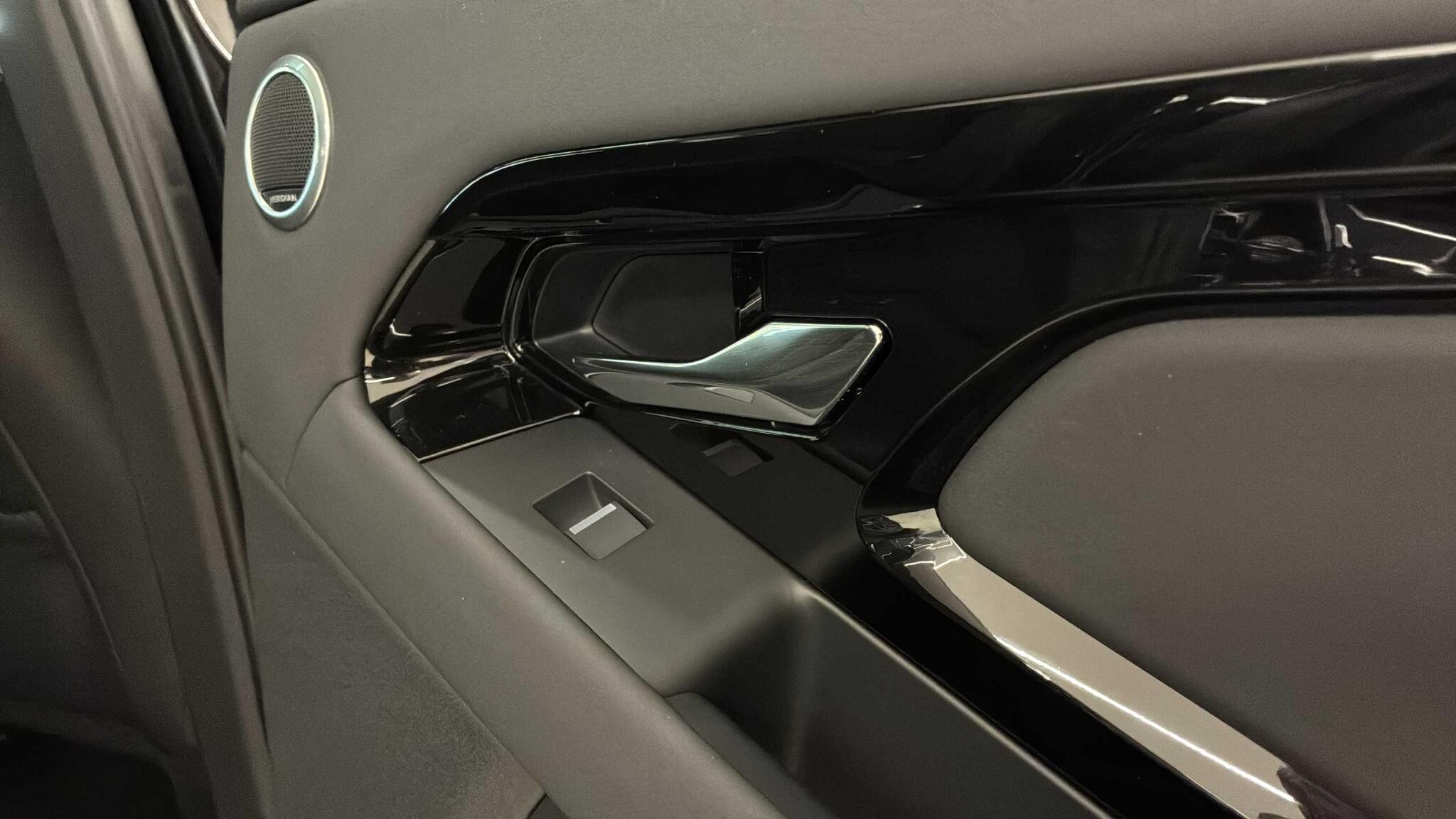 Land Rover Range Rover Evoque view 32