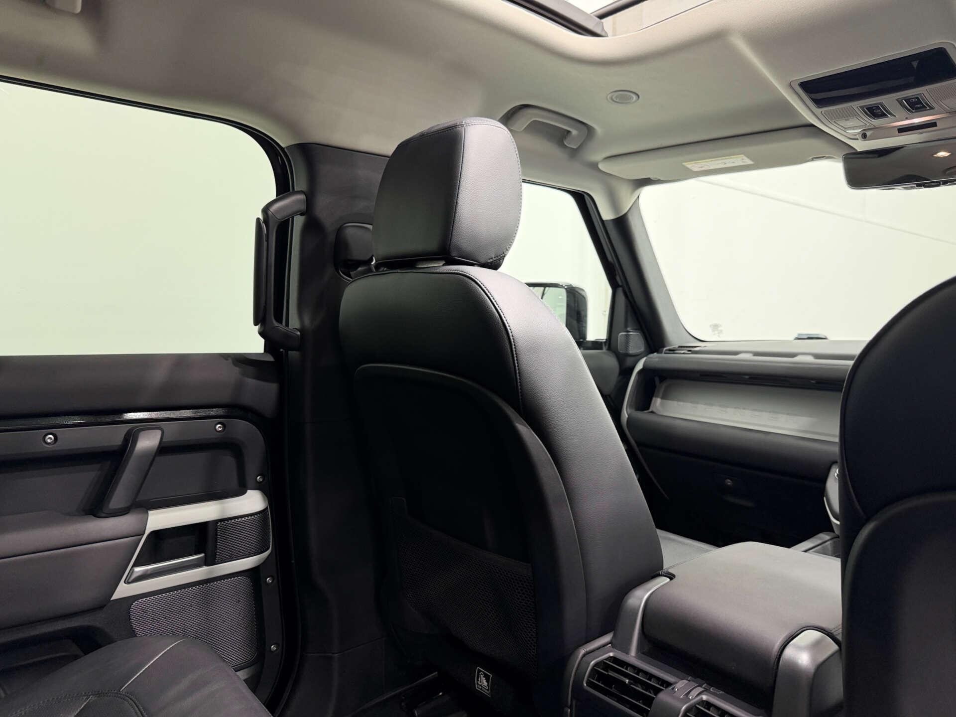 Land Rover Defender view 17
