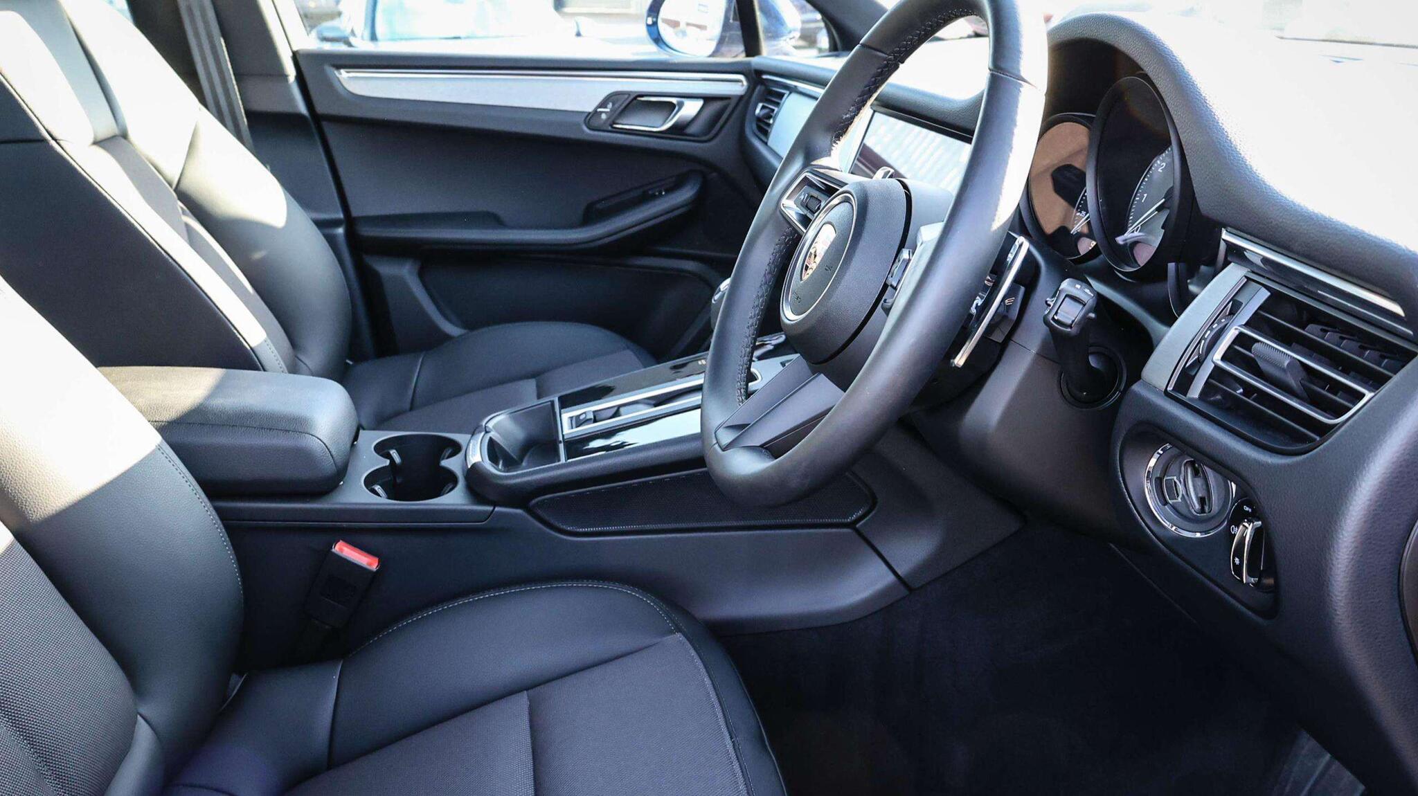 Porsche Macan view 13