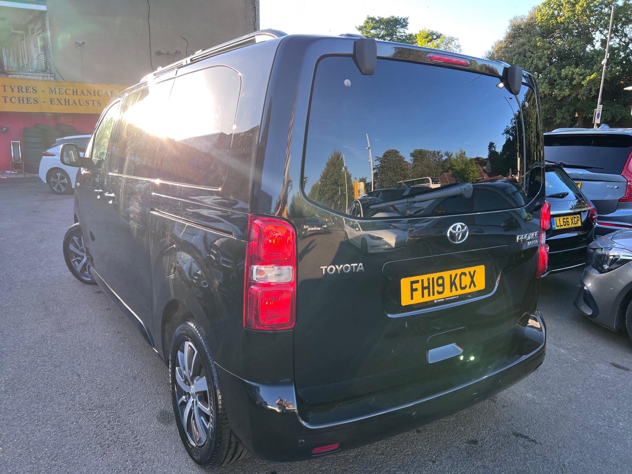 Toyota Proace Verso view 13