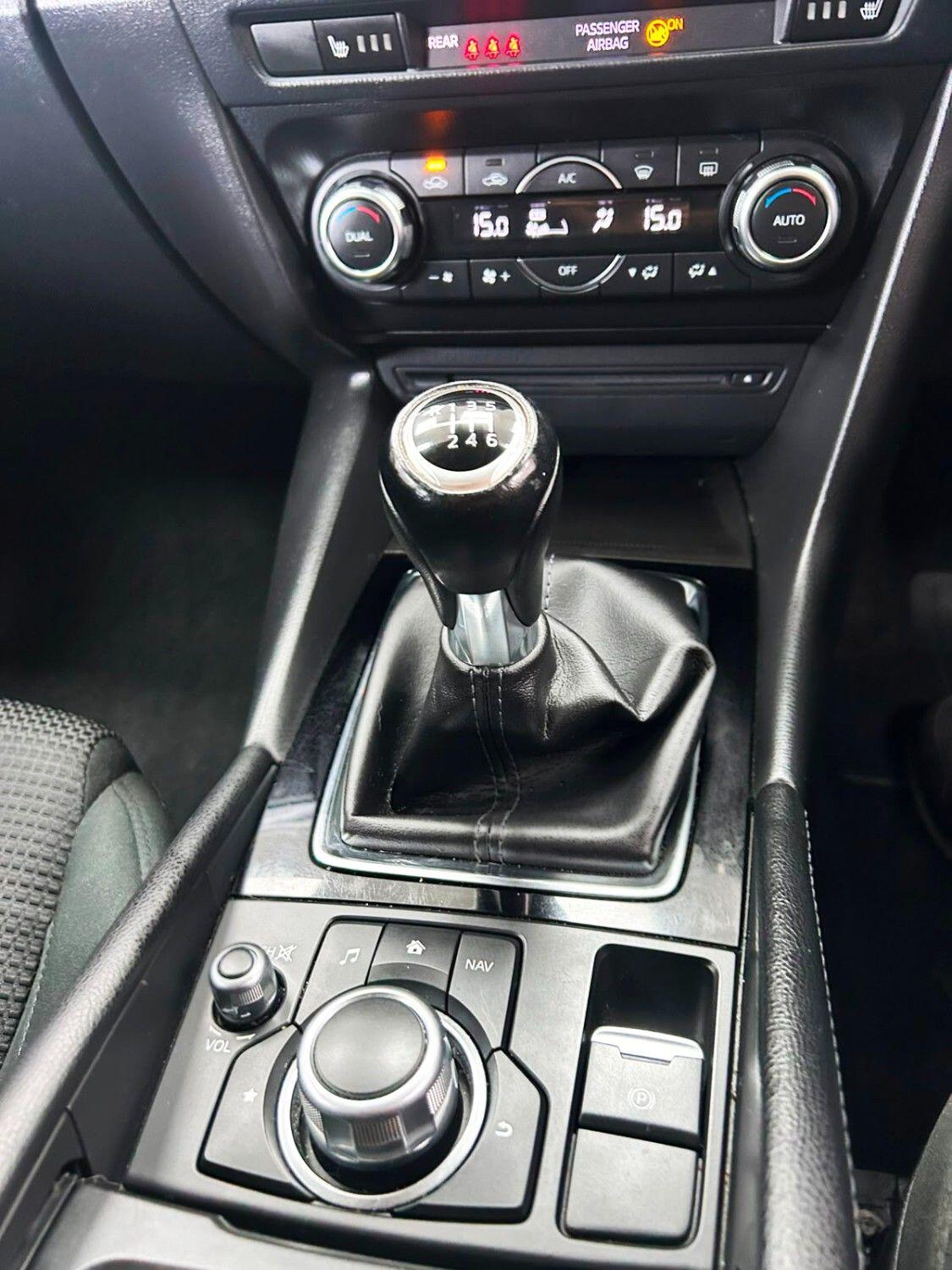 Mazda Mazda3 view 17