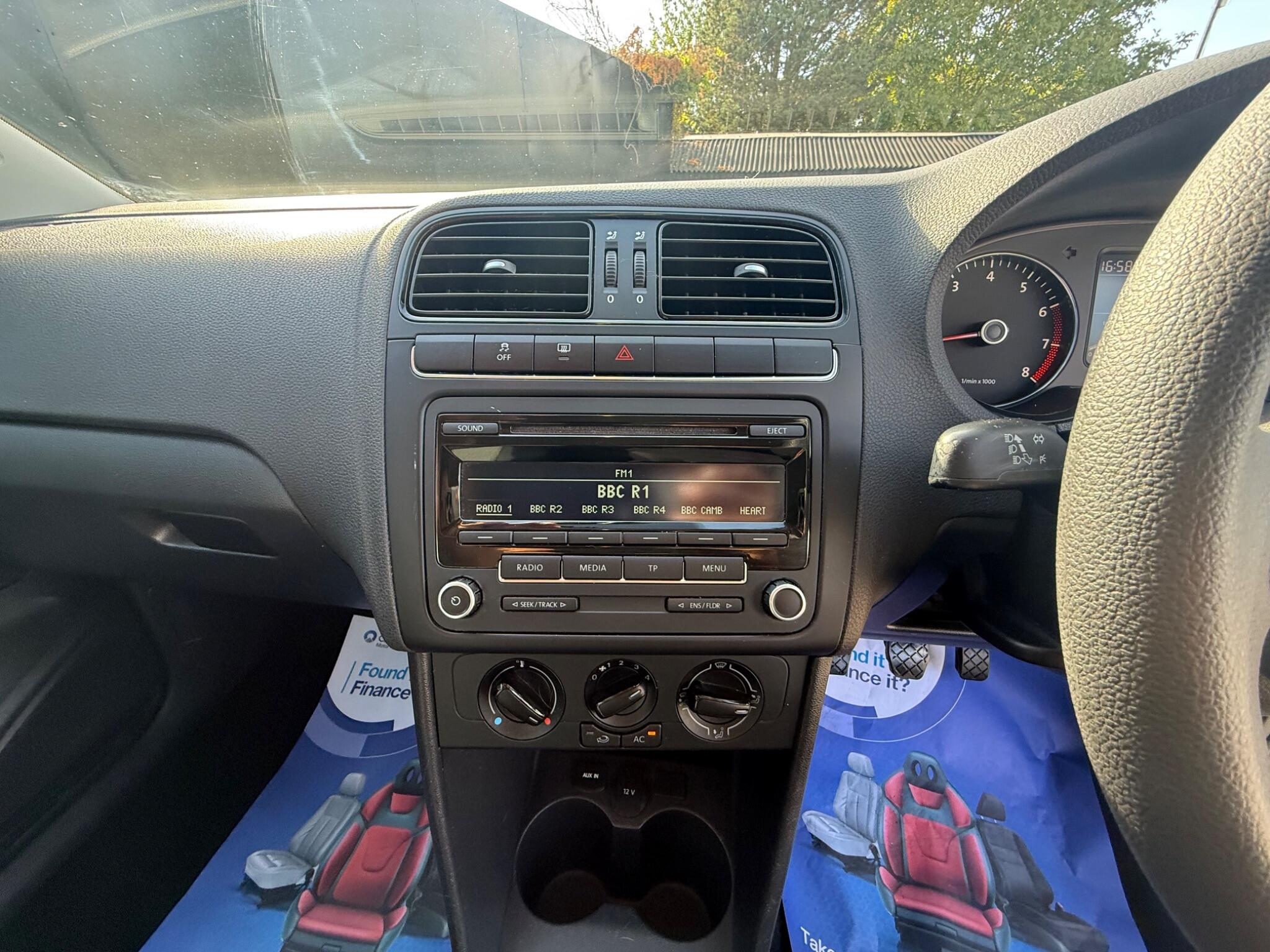Volkswagen Polo view 26