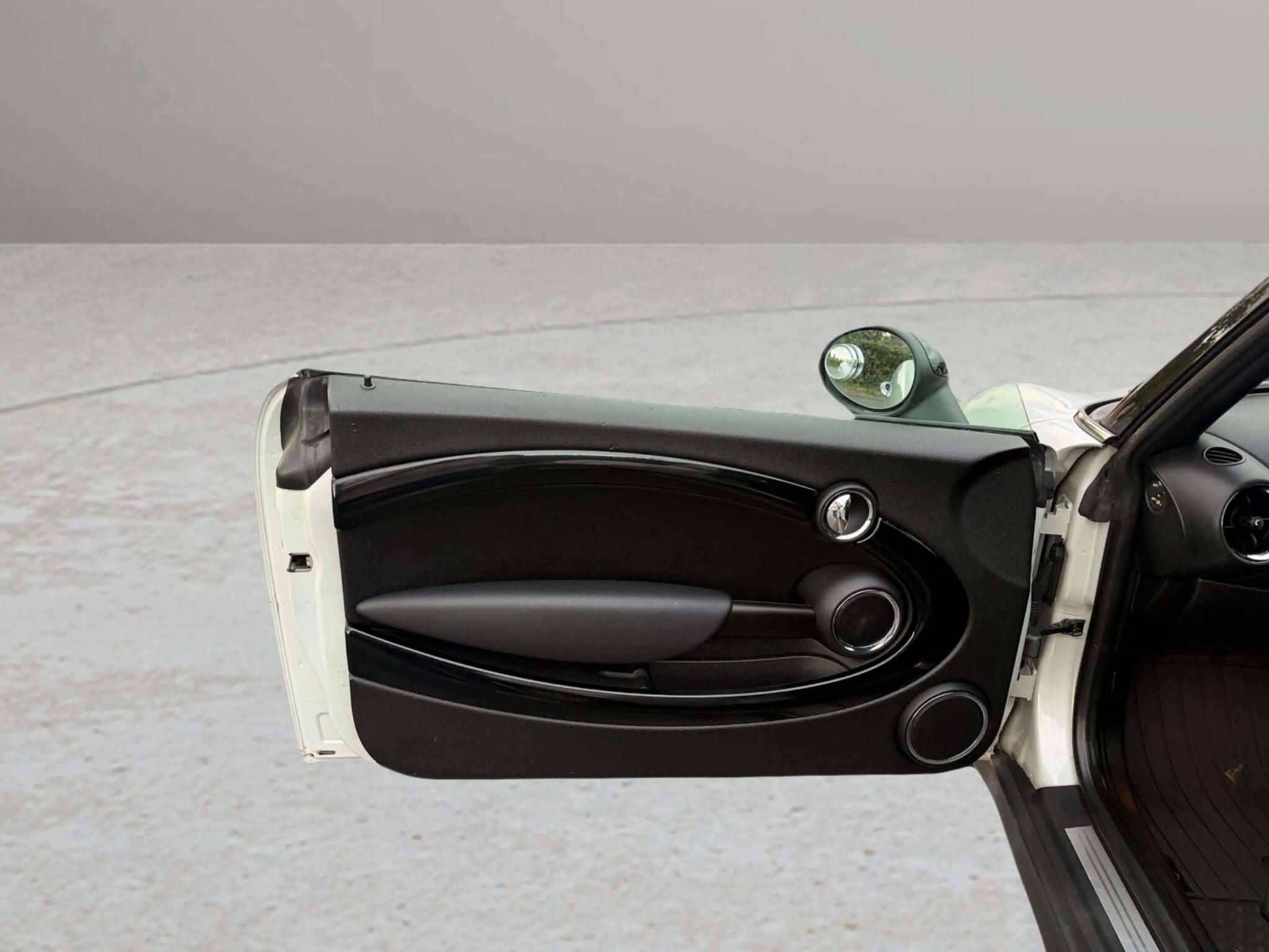 Mini Convertible view 53