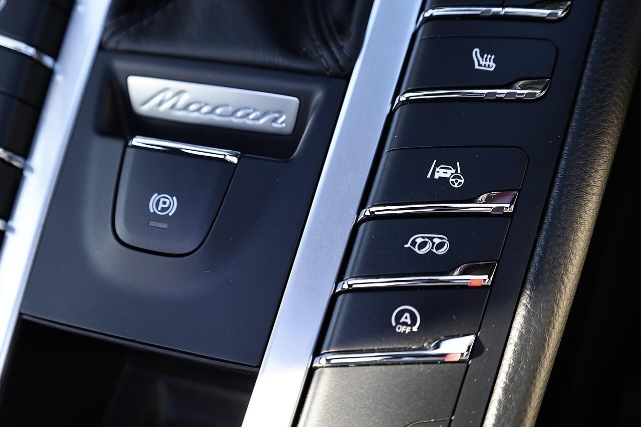 Porsche Macan view 28