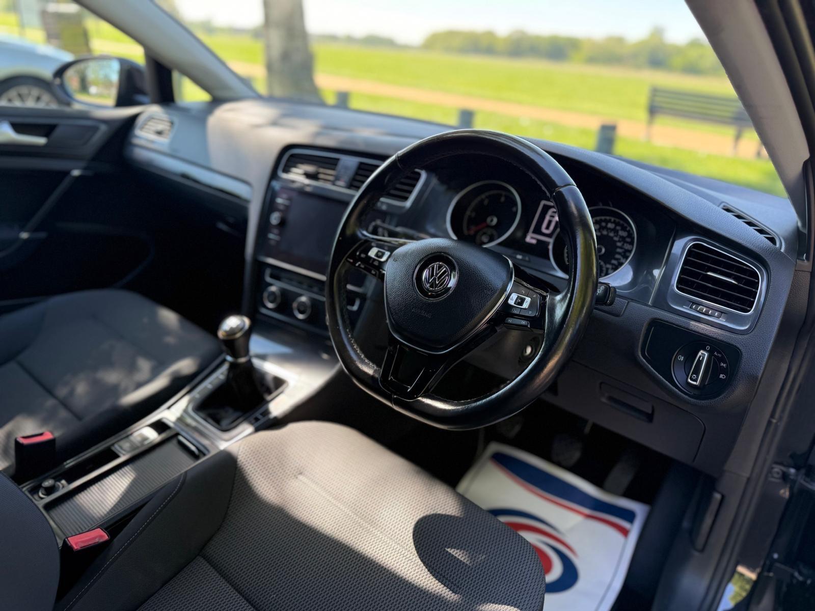Volkswagen Golf view 25