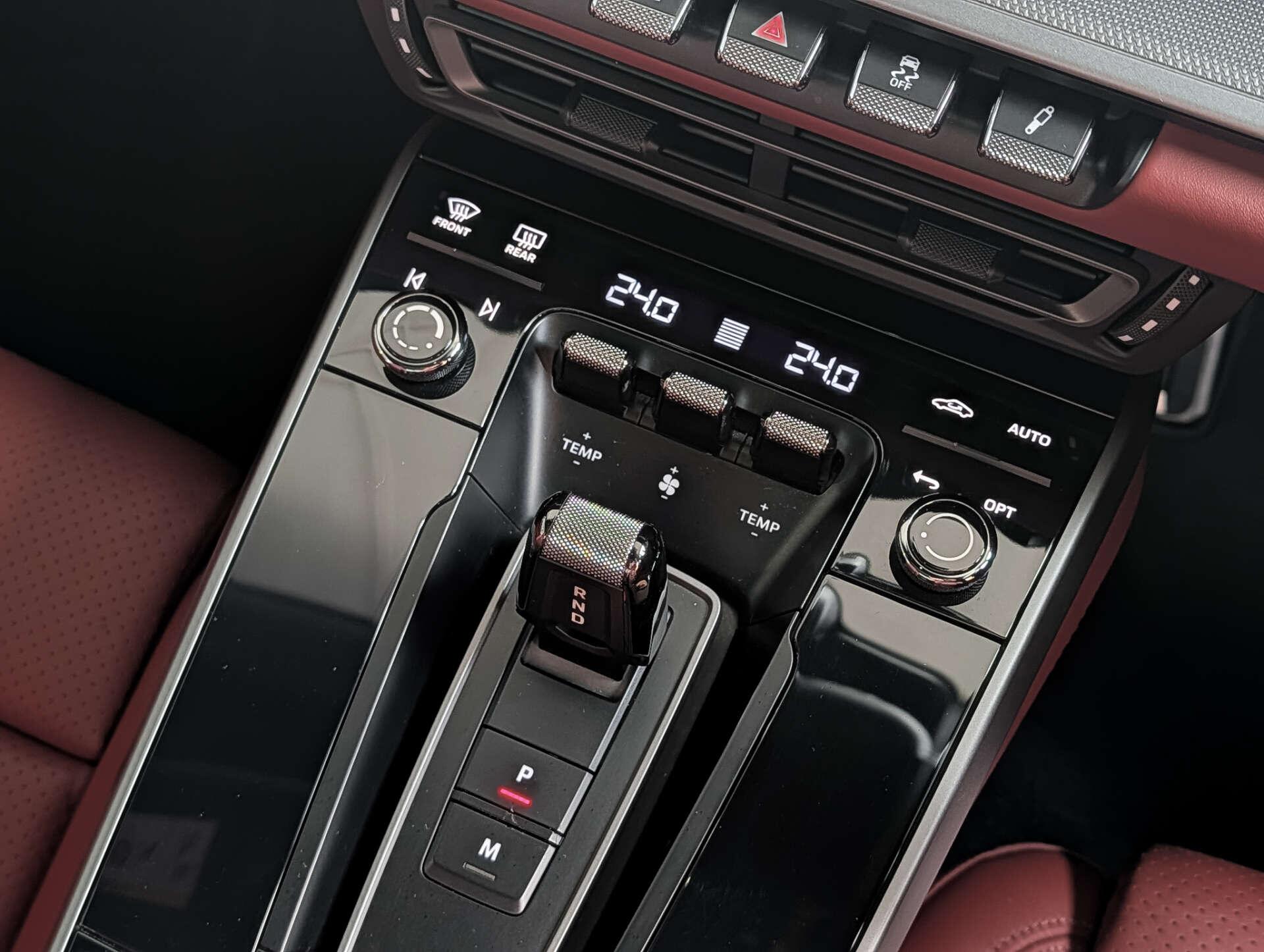 Porsche 911 view 44