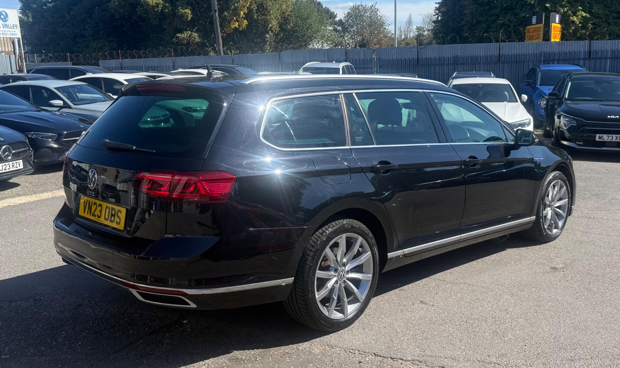 Volkswagen Passat view 11