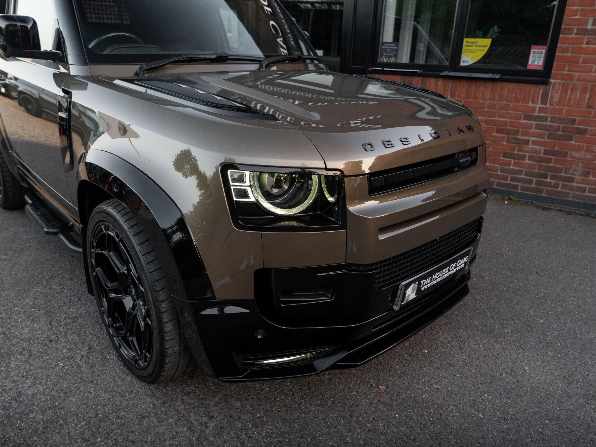 Land Rover Defender 90 view 22