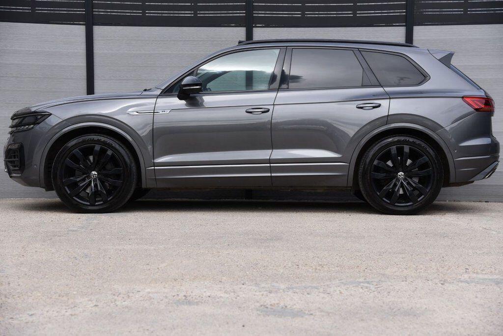 Volkswagen Touareg view 6