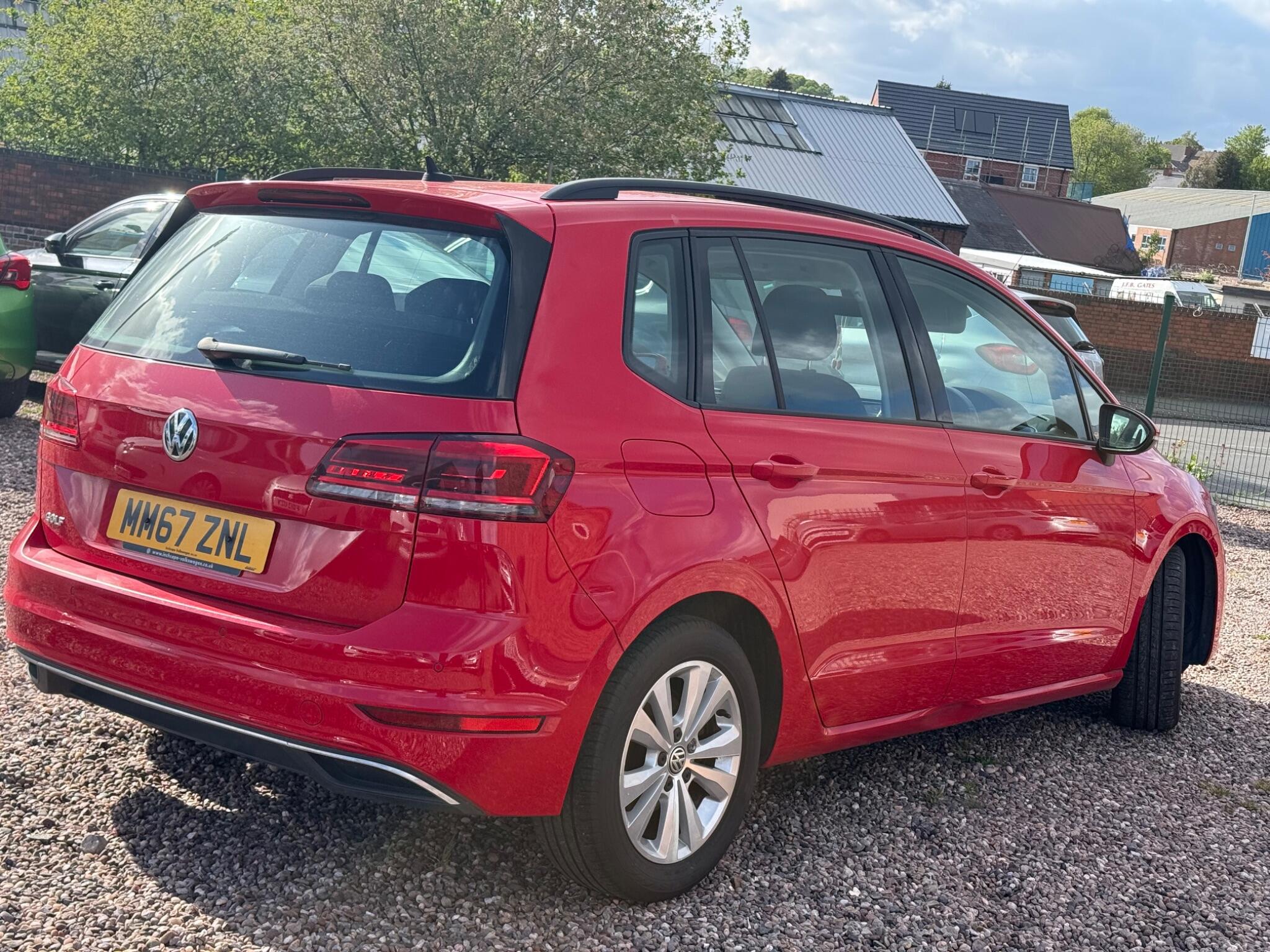 Volkswagen Golf Sportsvan view 4