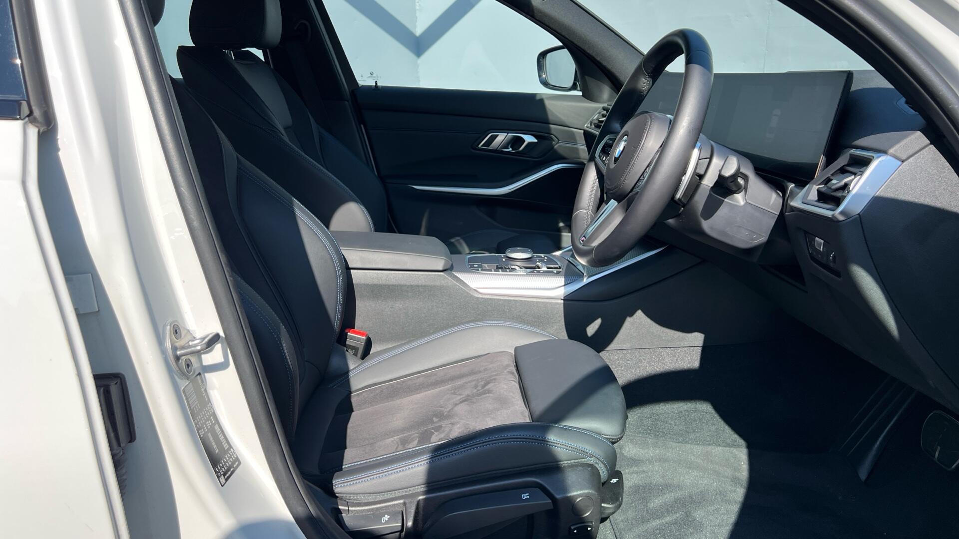 BMW 3 Series view 11