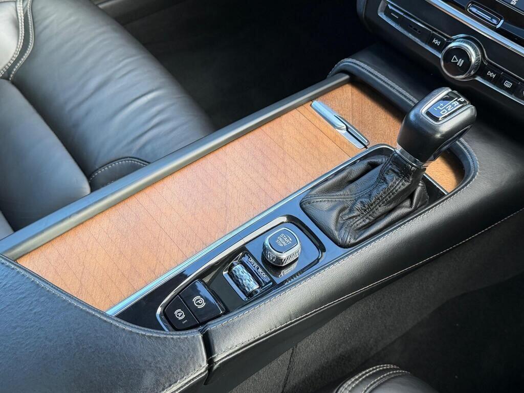 Volvo S90 view 40